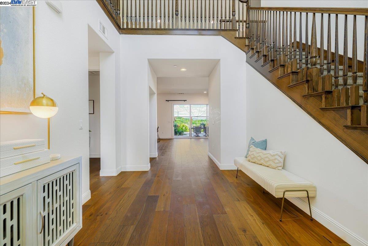 6081 Laurelspur Loop