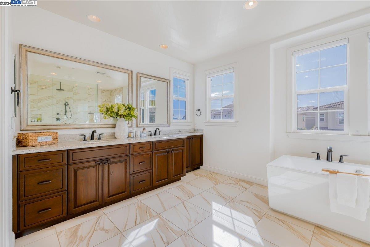 6081 Laurelspur Loop