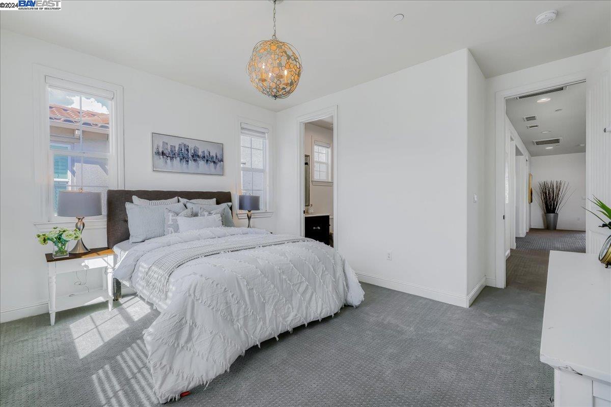 6081 Laurelspur Loop