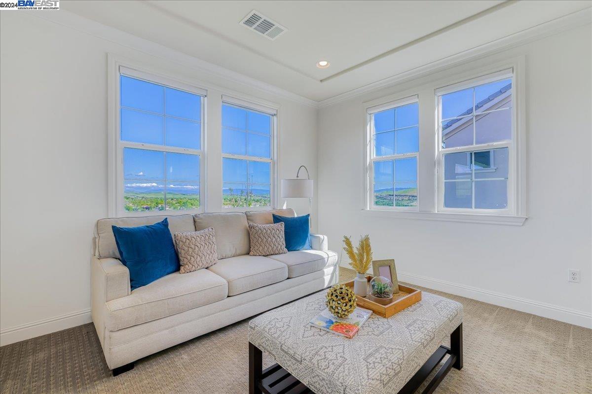 6081 Laurelspur Loop