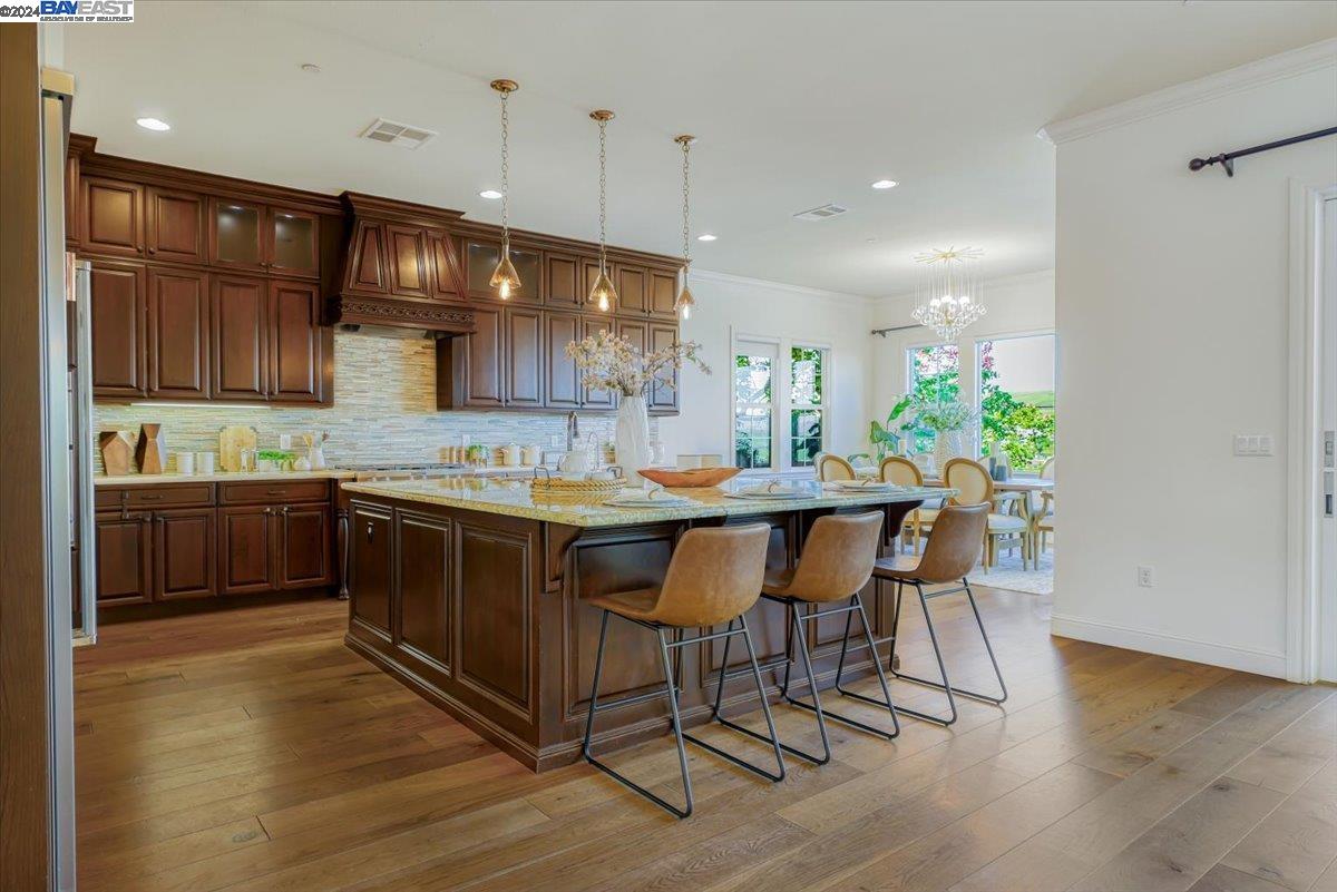 6081 Laurelspur Loop