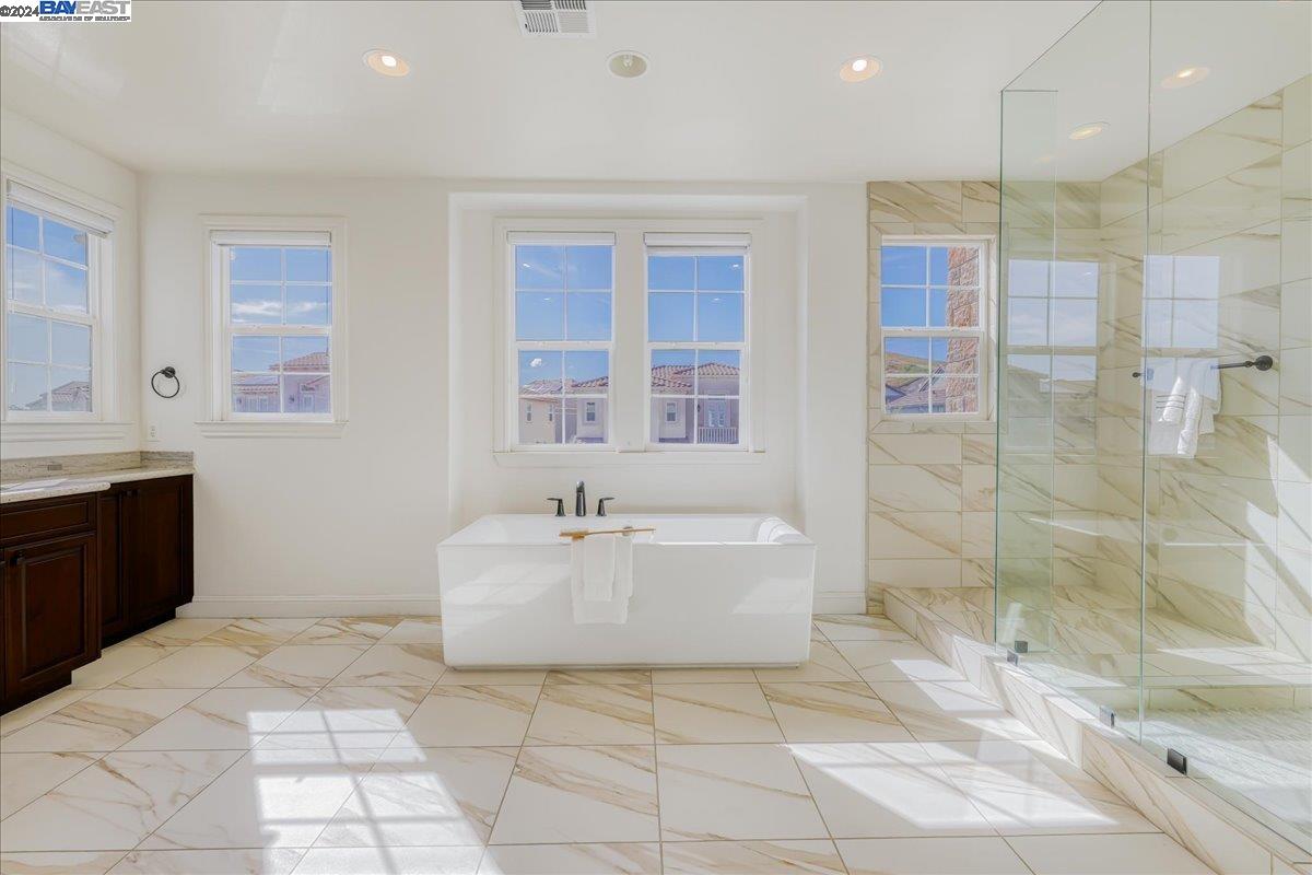 6081 Laurelspur Loop