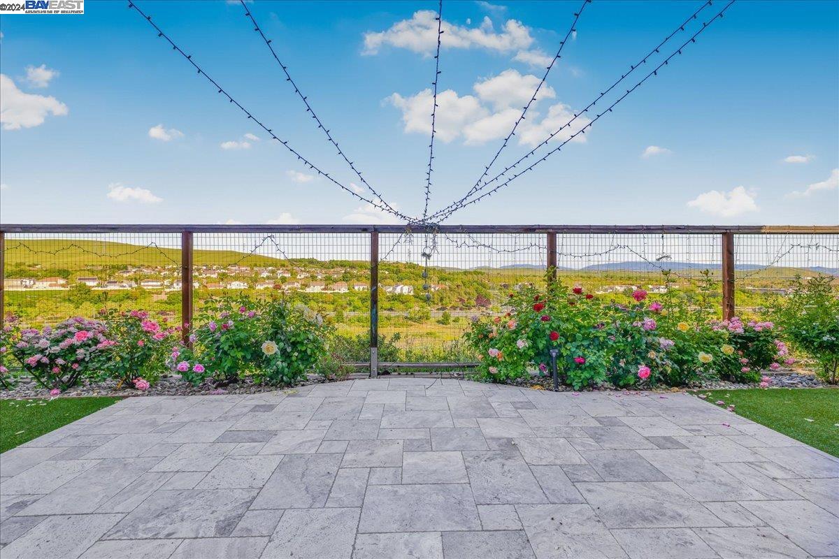 6081 Laurelspur Loop