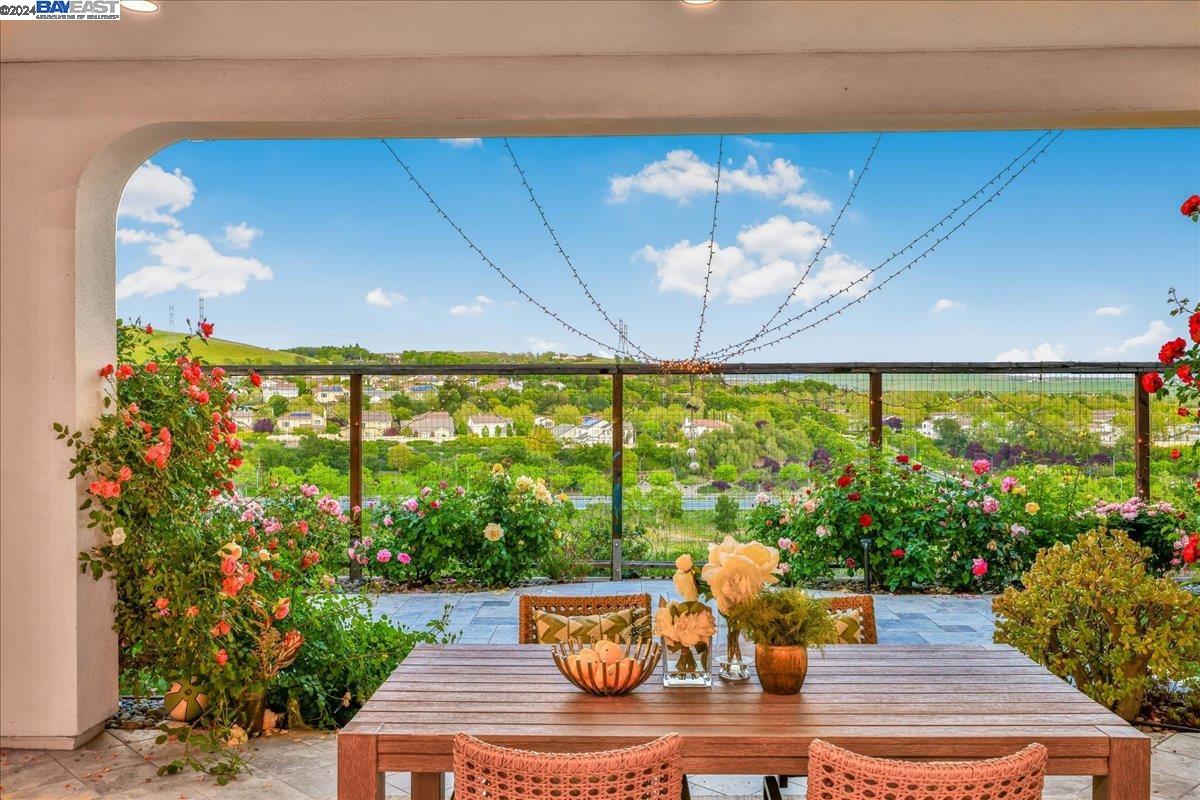 6081 Laurelspur Loop