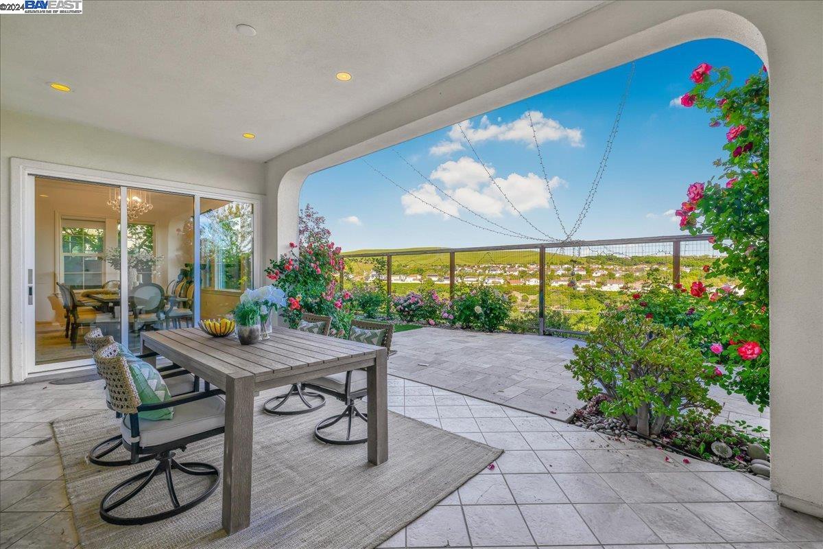 6081 Laurelspur Loop