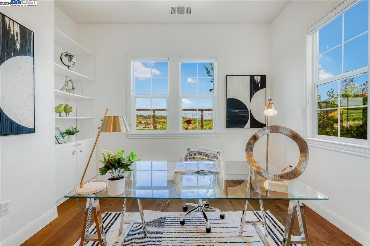 6081 Laurelspur Loop