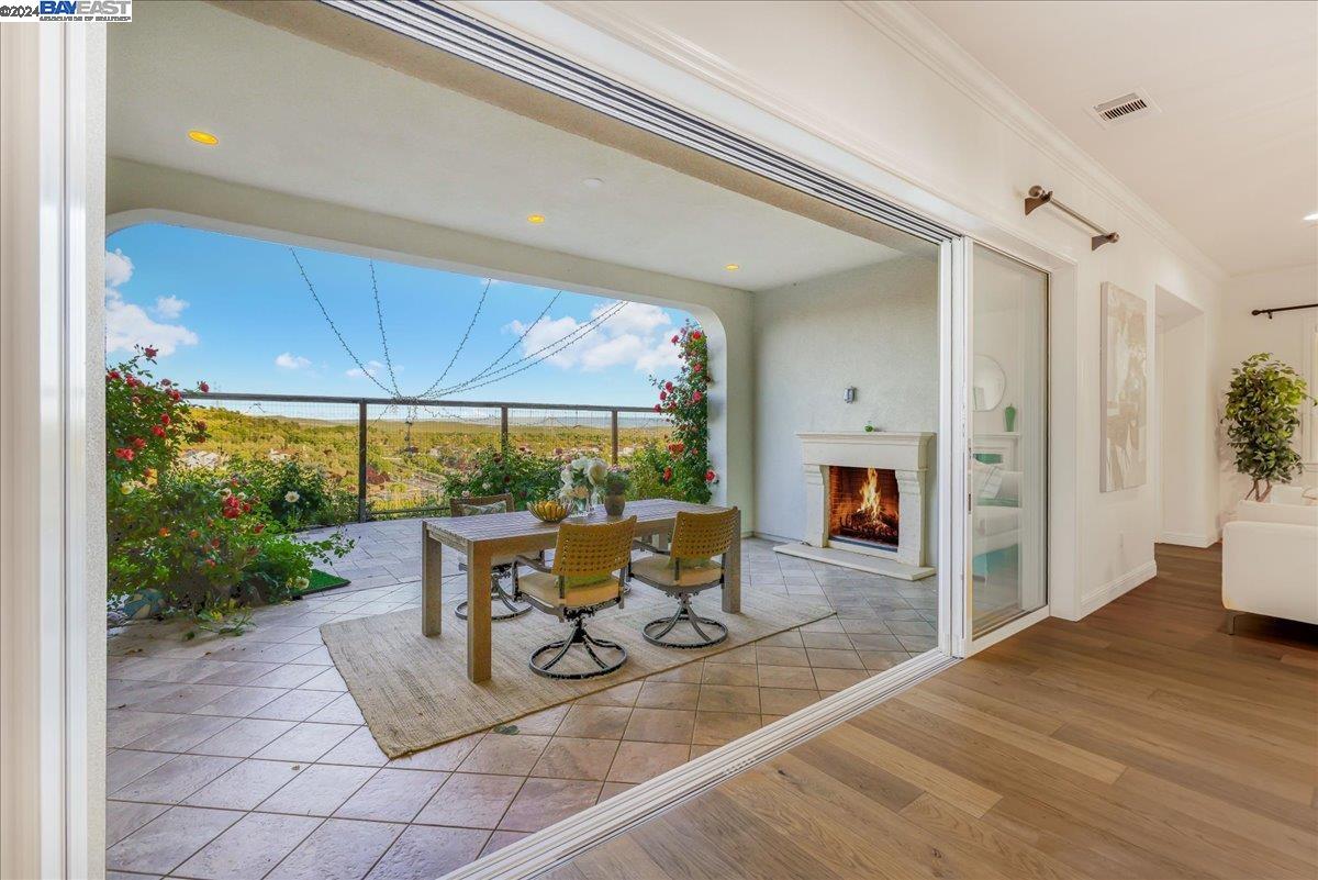 6081 Laurelspur Loop