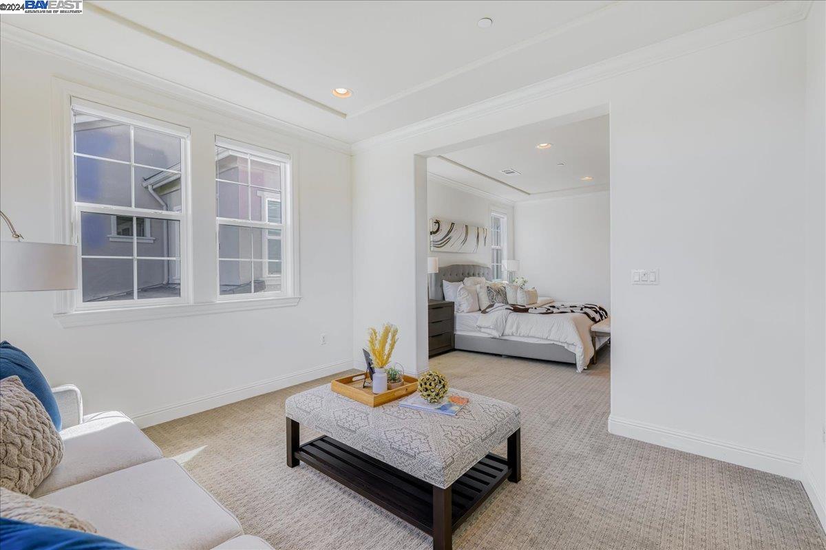 6081 Laurelspur Loop