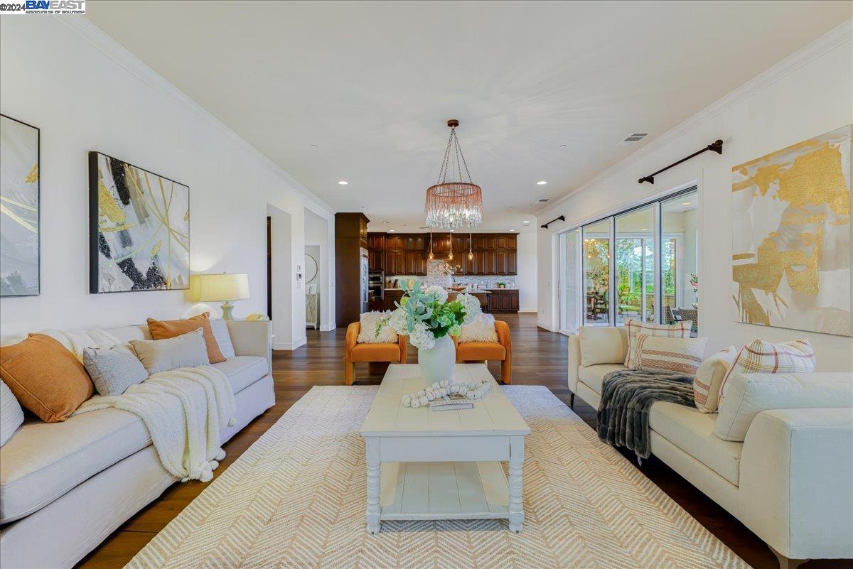 6081 Laurelspur Loop