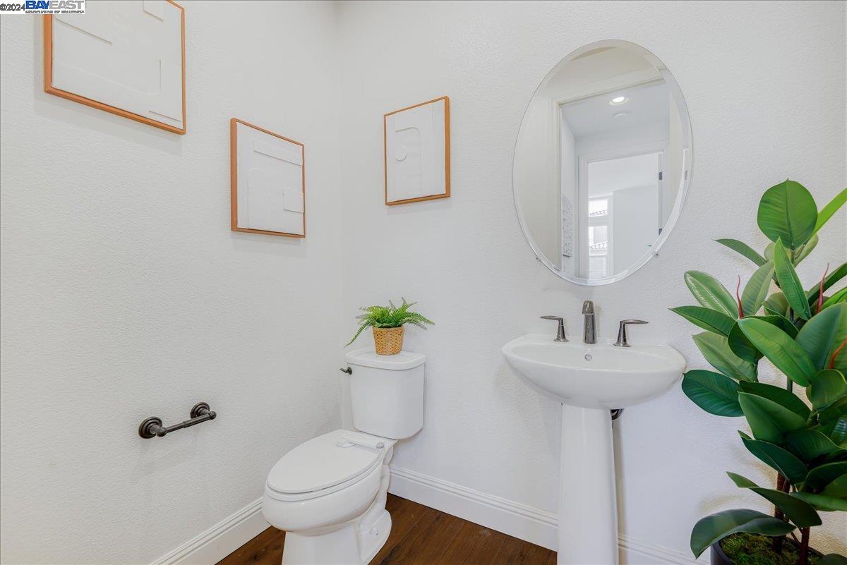 6081 Laurelspur Loop