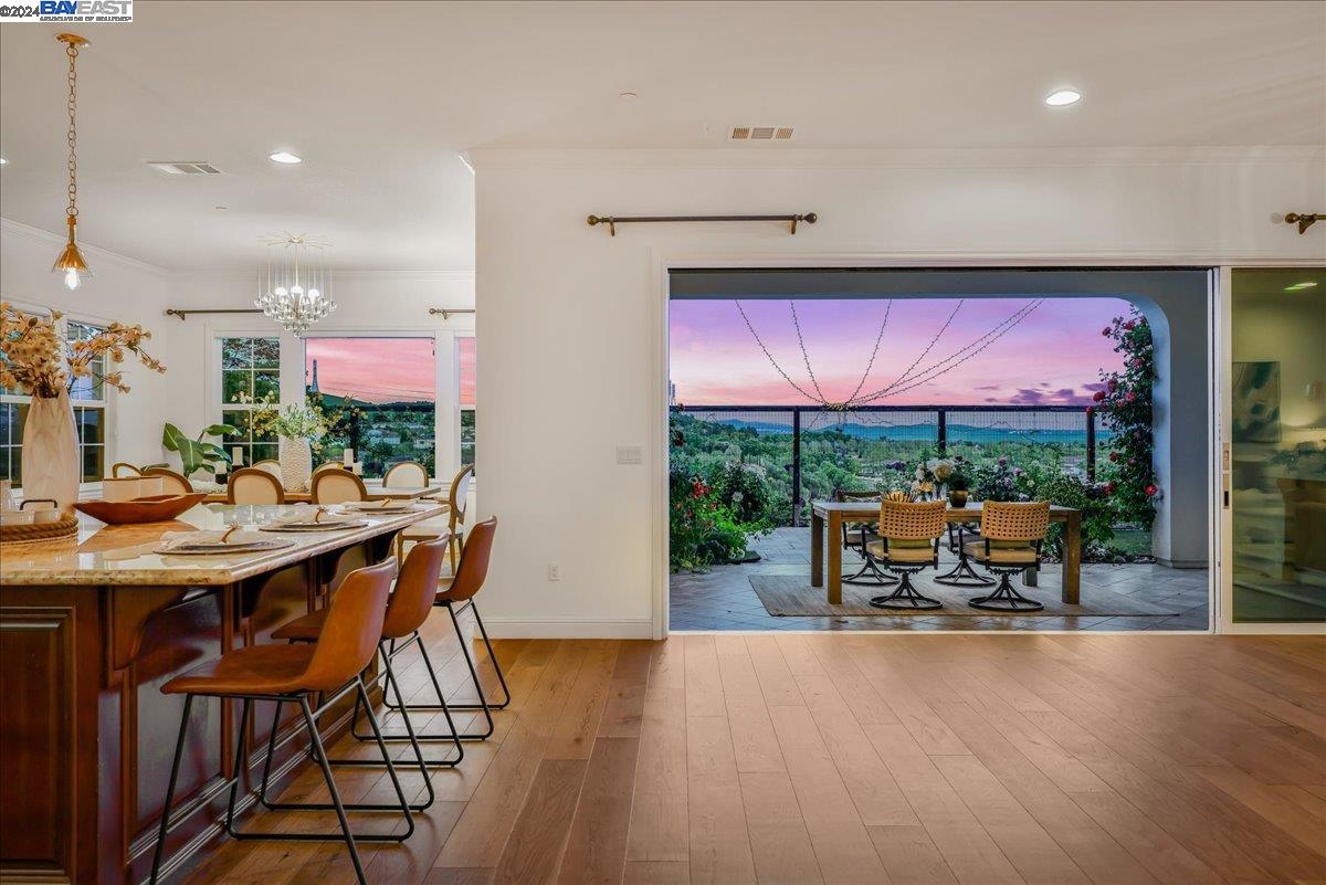 6081 Laurelspur Loop