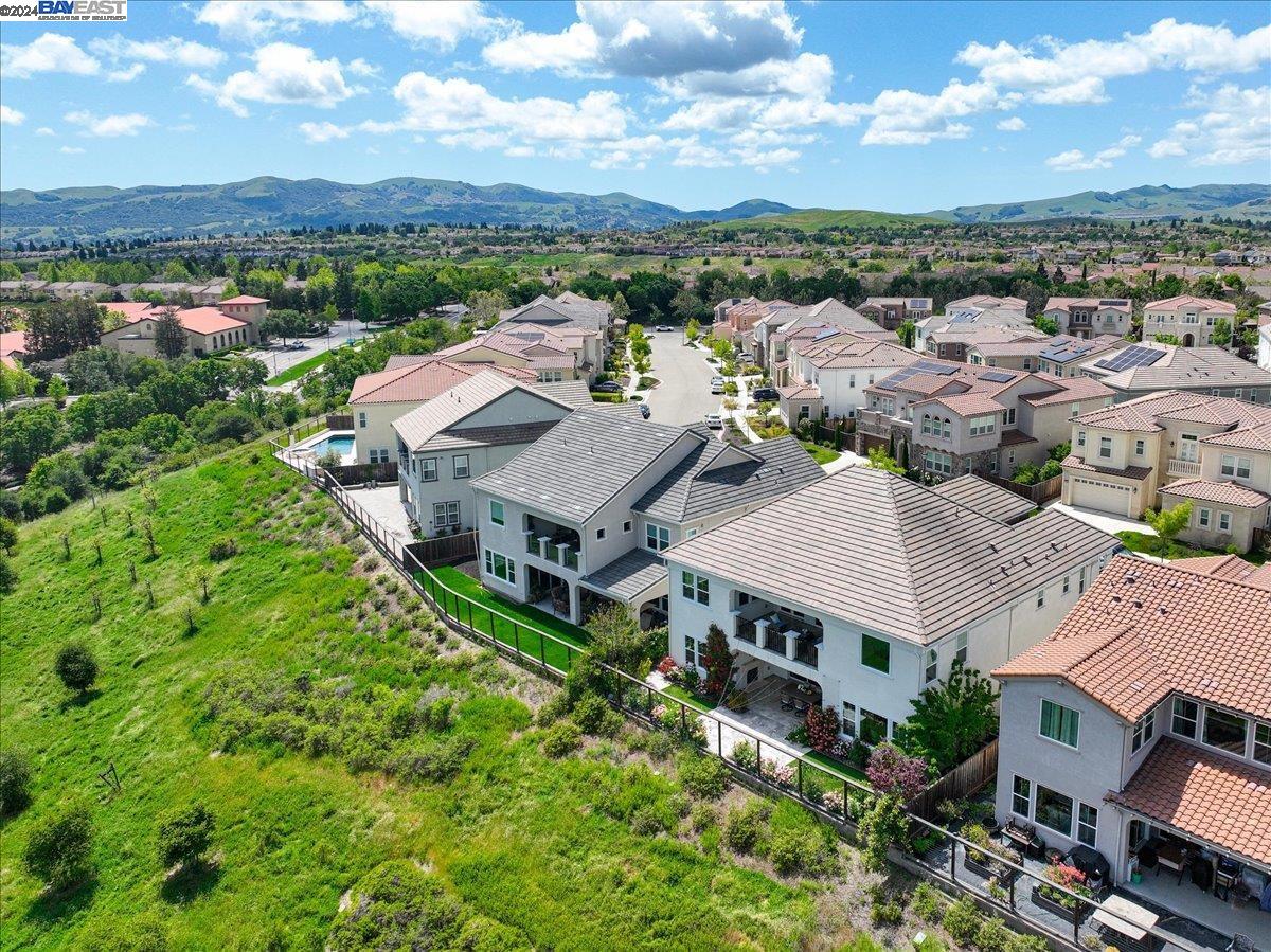 6081 Laurelspur Loop