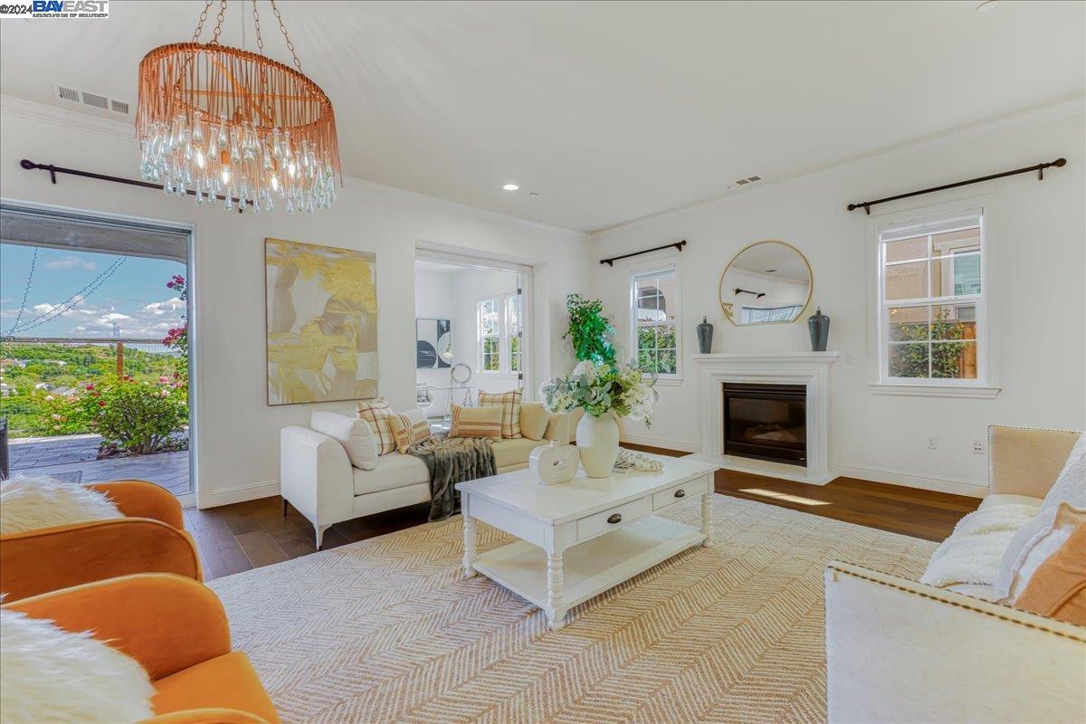 6081 Laurelspur Loop