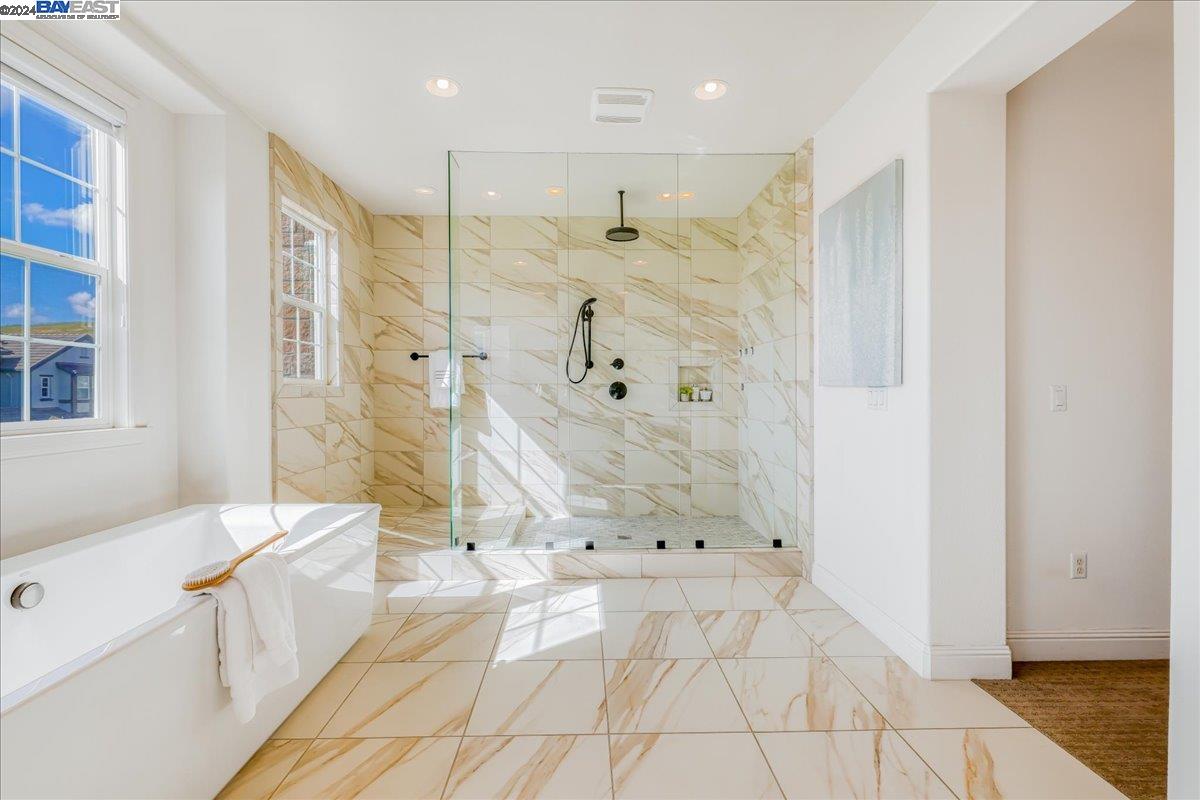 6081 Laurelspur Loop