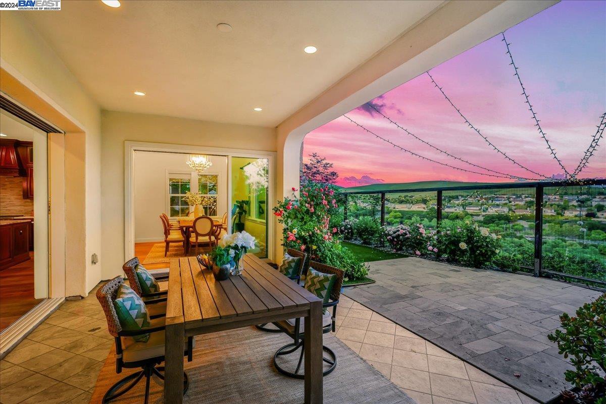 6081 Laurelspur Loop