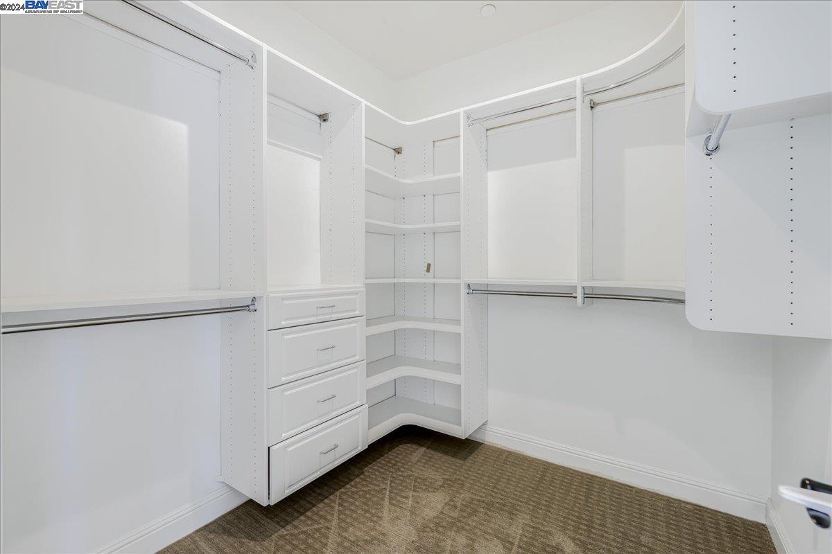 6081 Laurelspur Loop