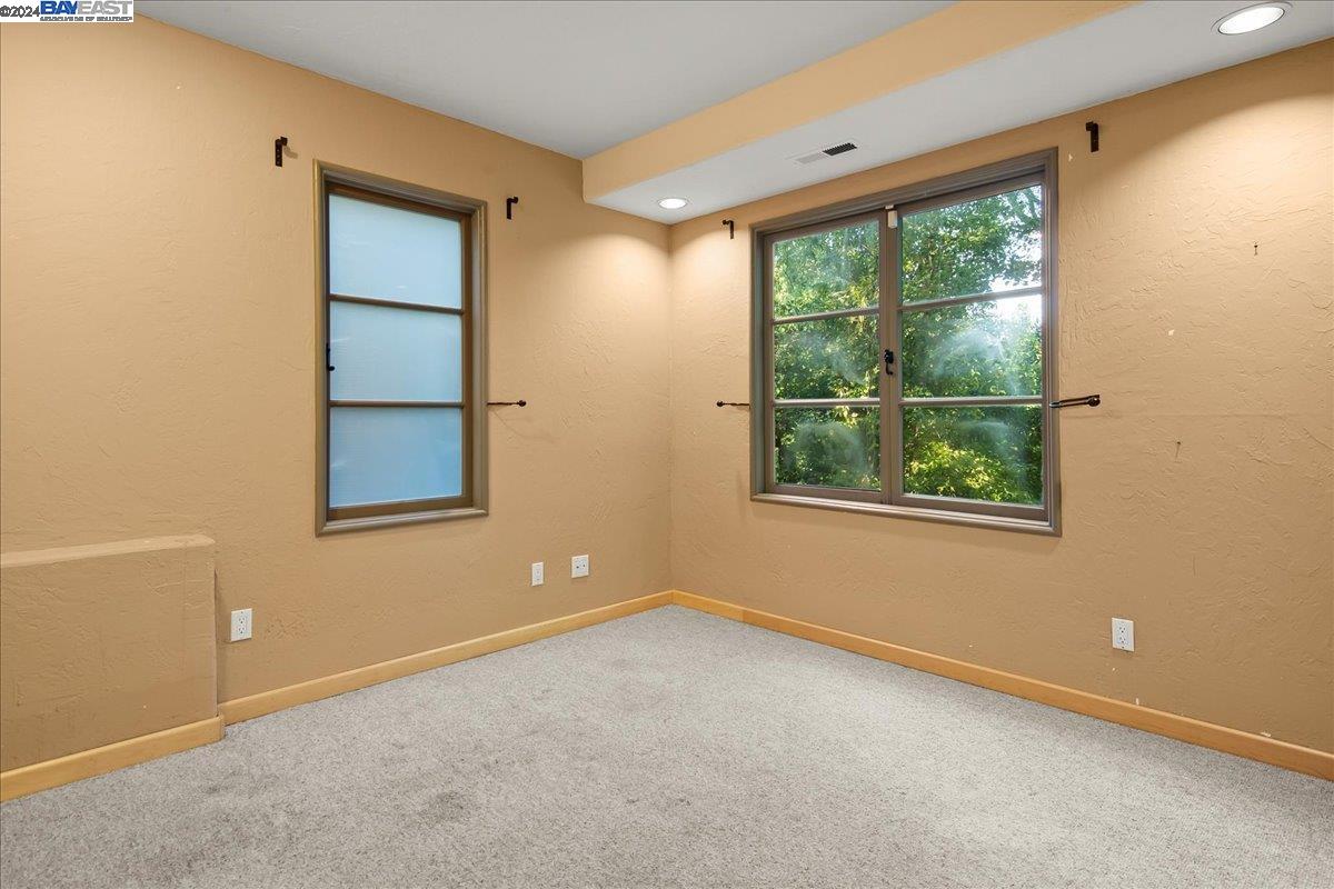 964 Regal Rd