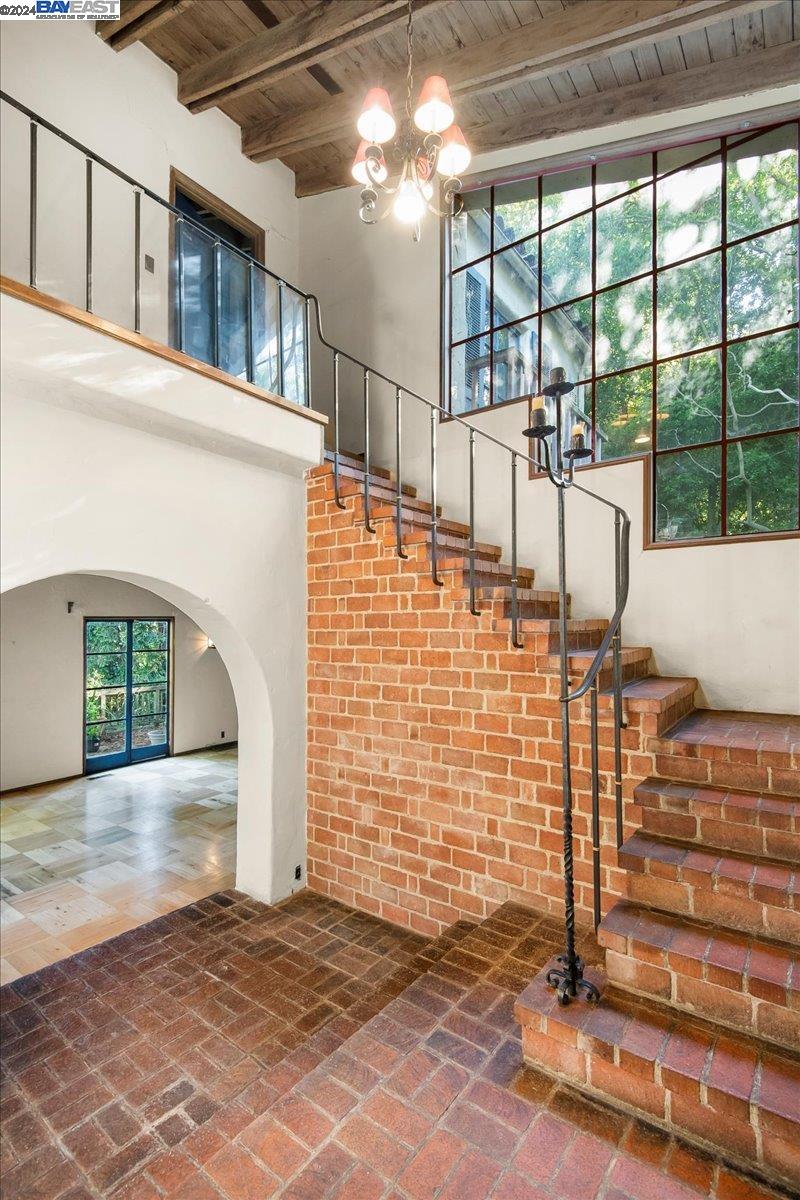 964 Regal Rd