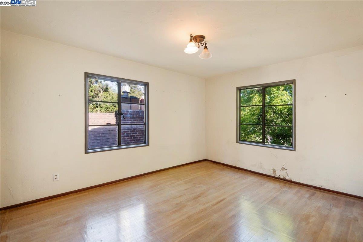 964 Regal Rd