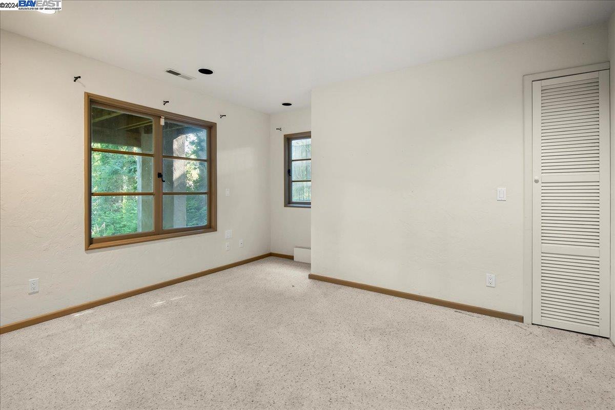 964 Regal Rd
