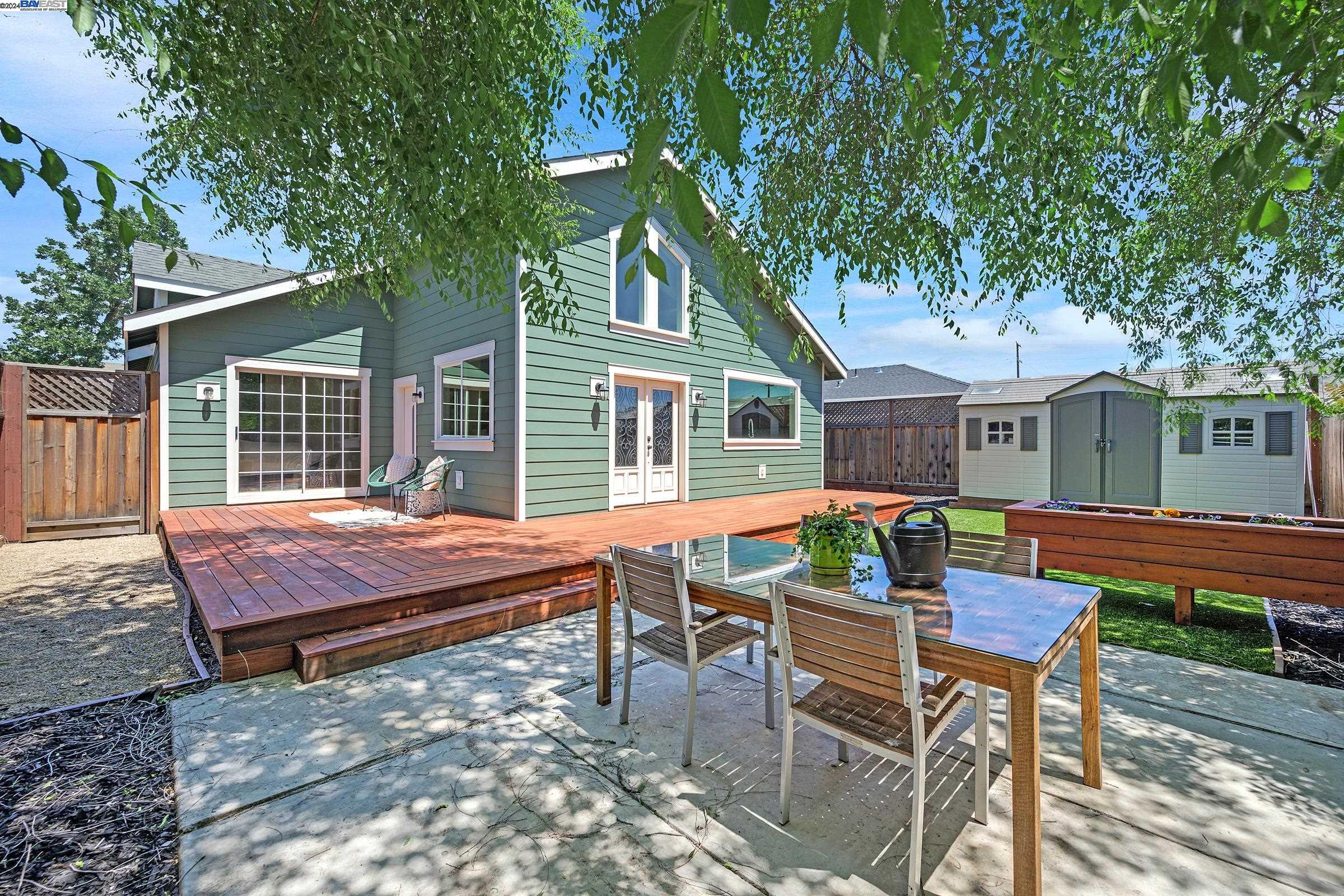 1857 Elm St