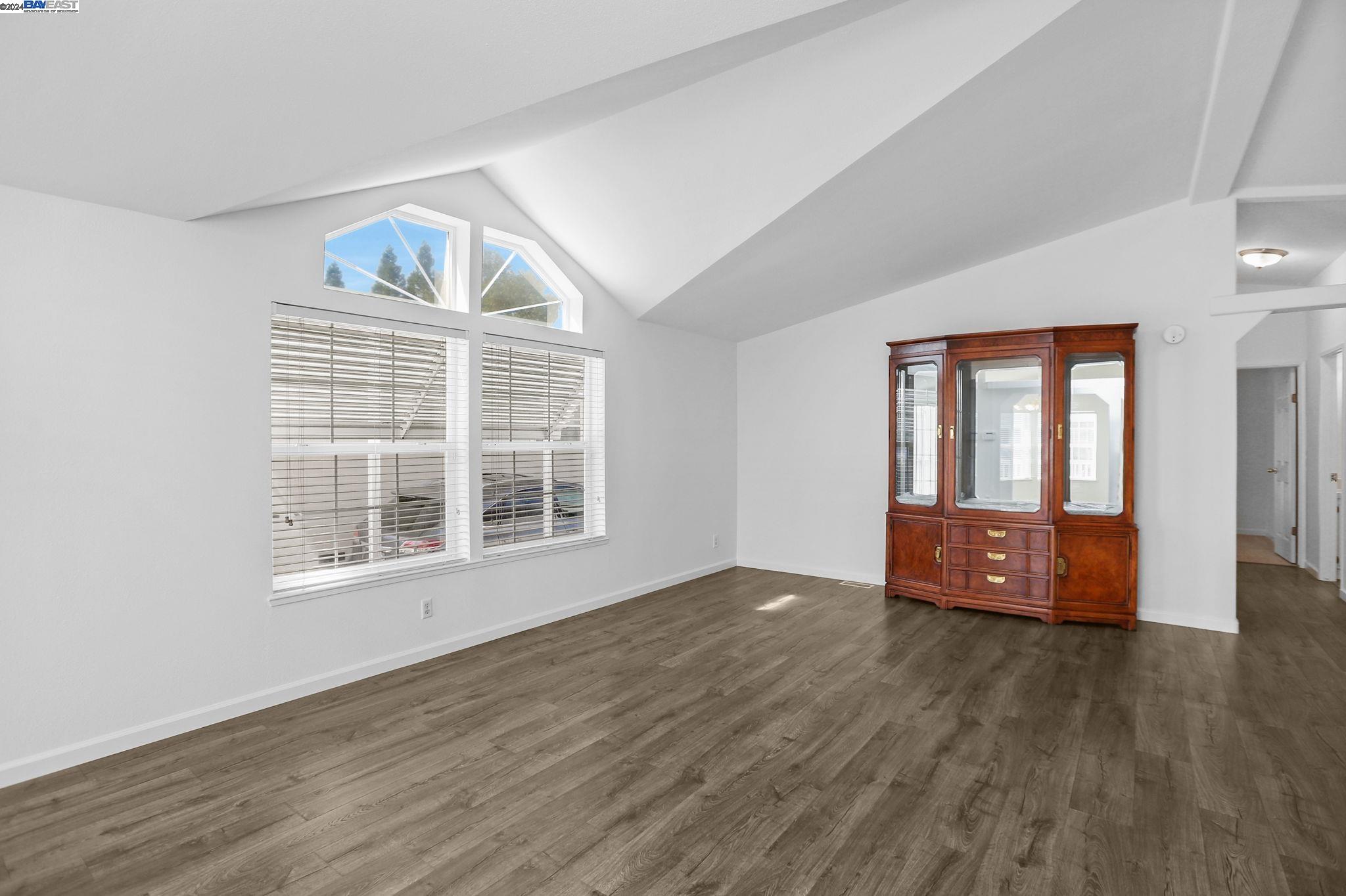 3263 Vineyard Ave., #3 # 3 Unit: #3