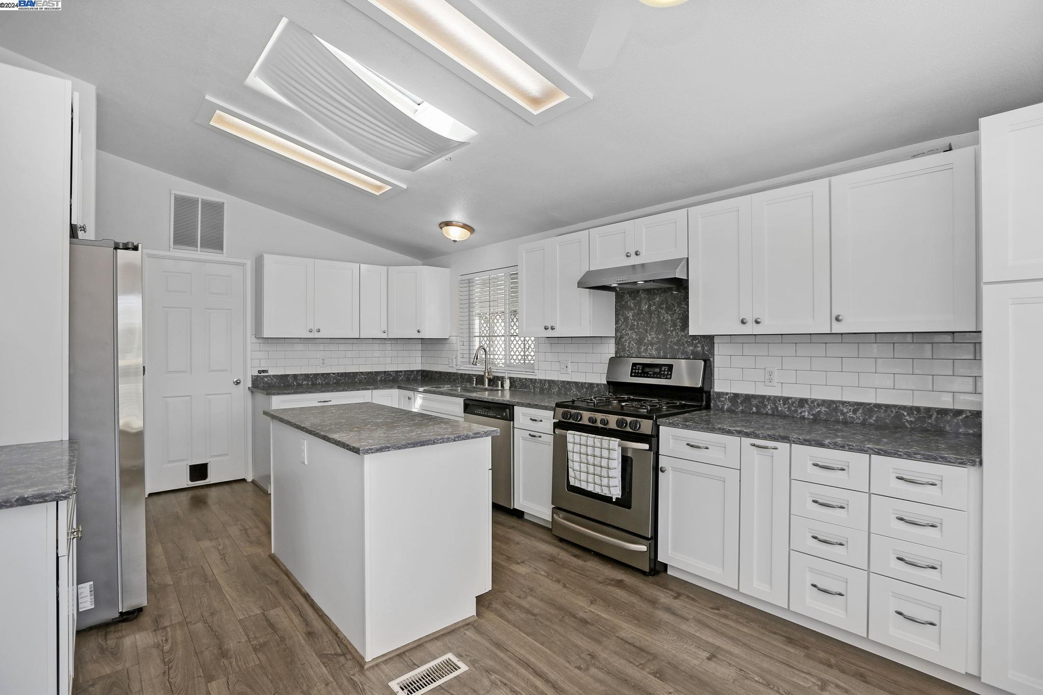 3263 Vineyard Ave., #3 # 3 Unit: #3