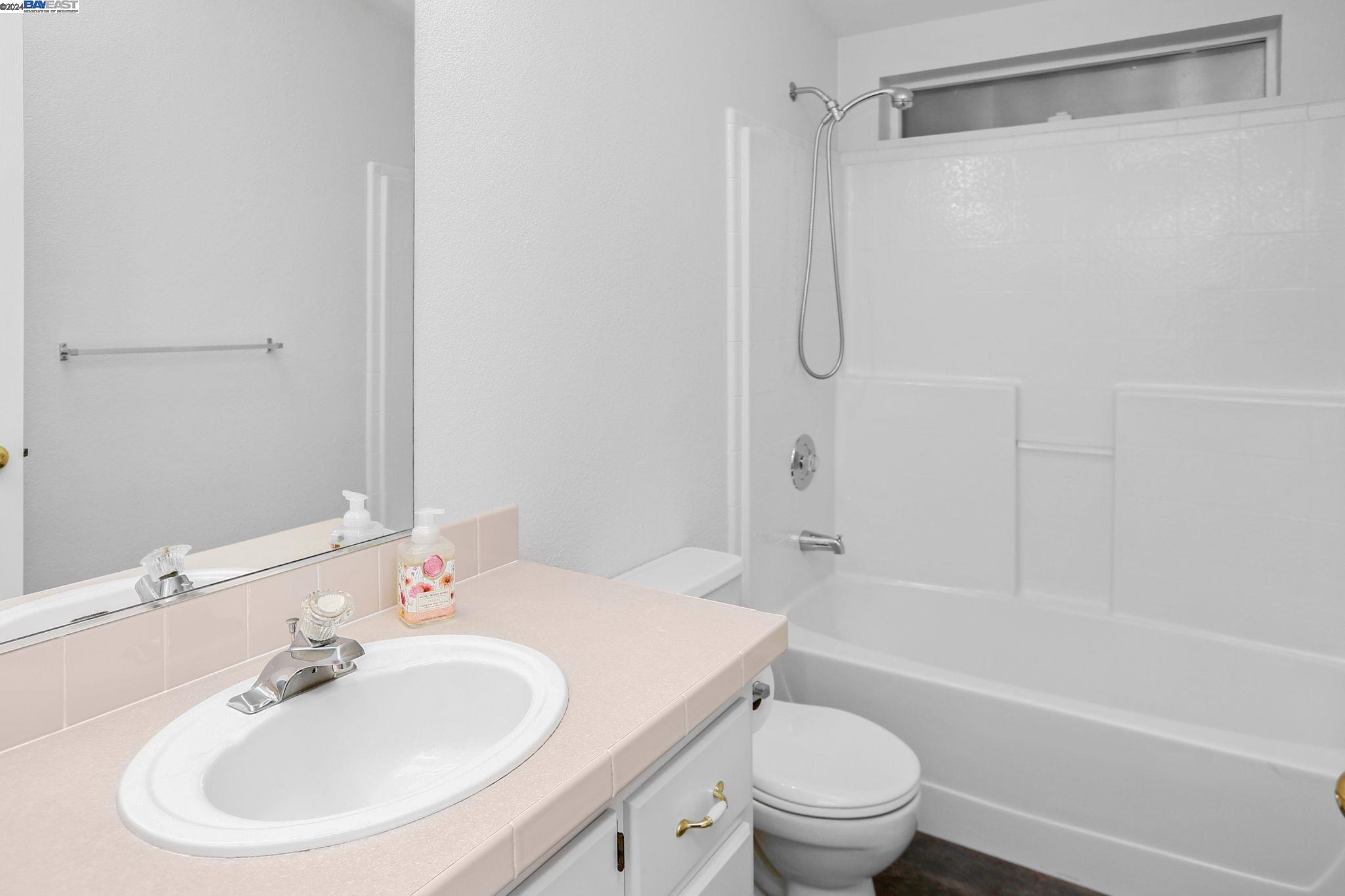 3263 Vineyard Ave., #3 # 3 Unit: #3