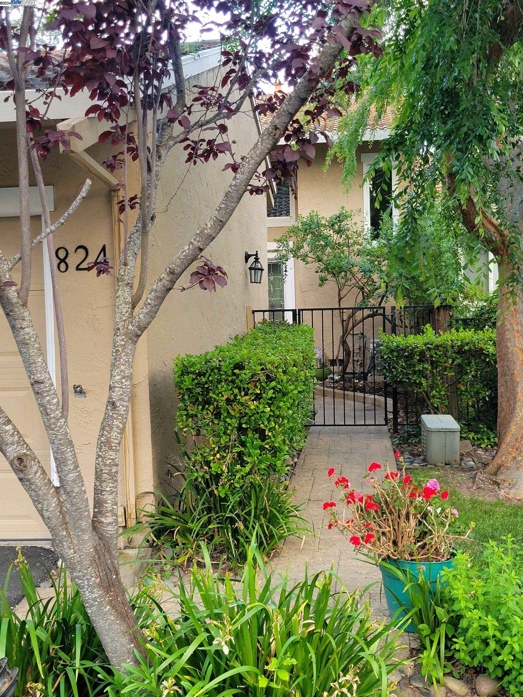 824 Country Club Drive