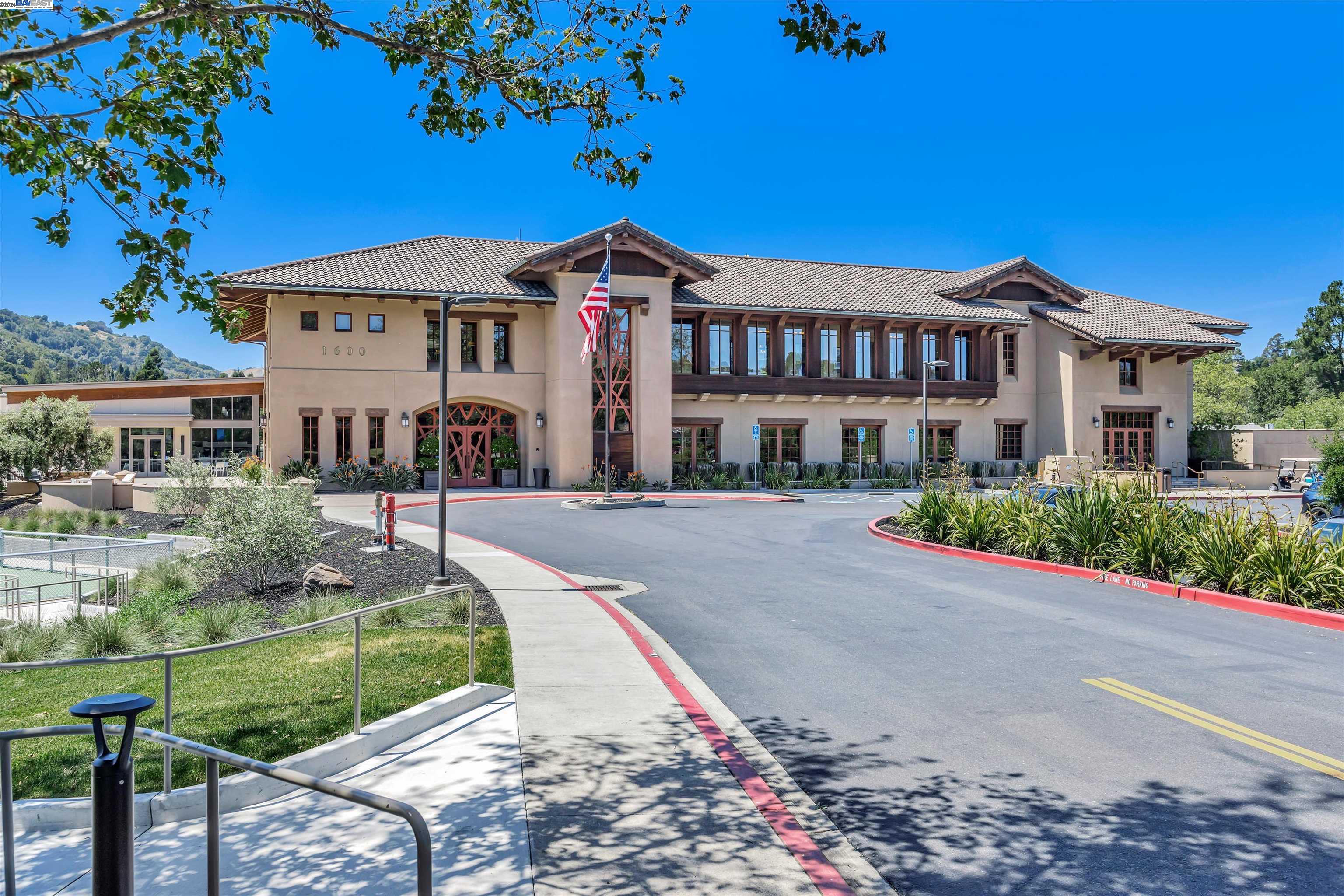 824 Country Club Drive