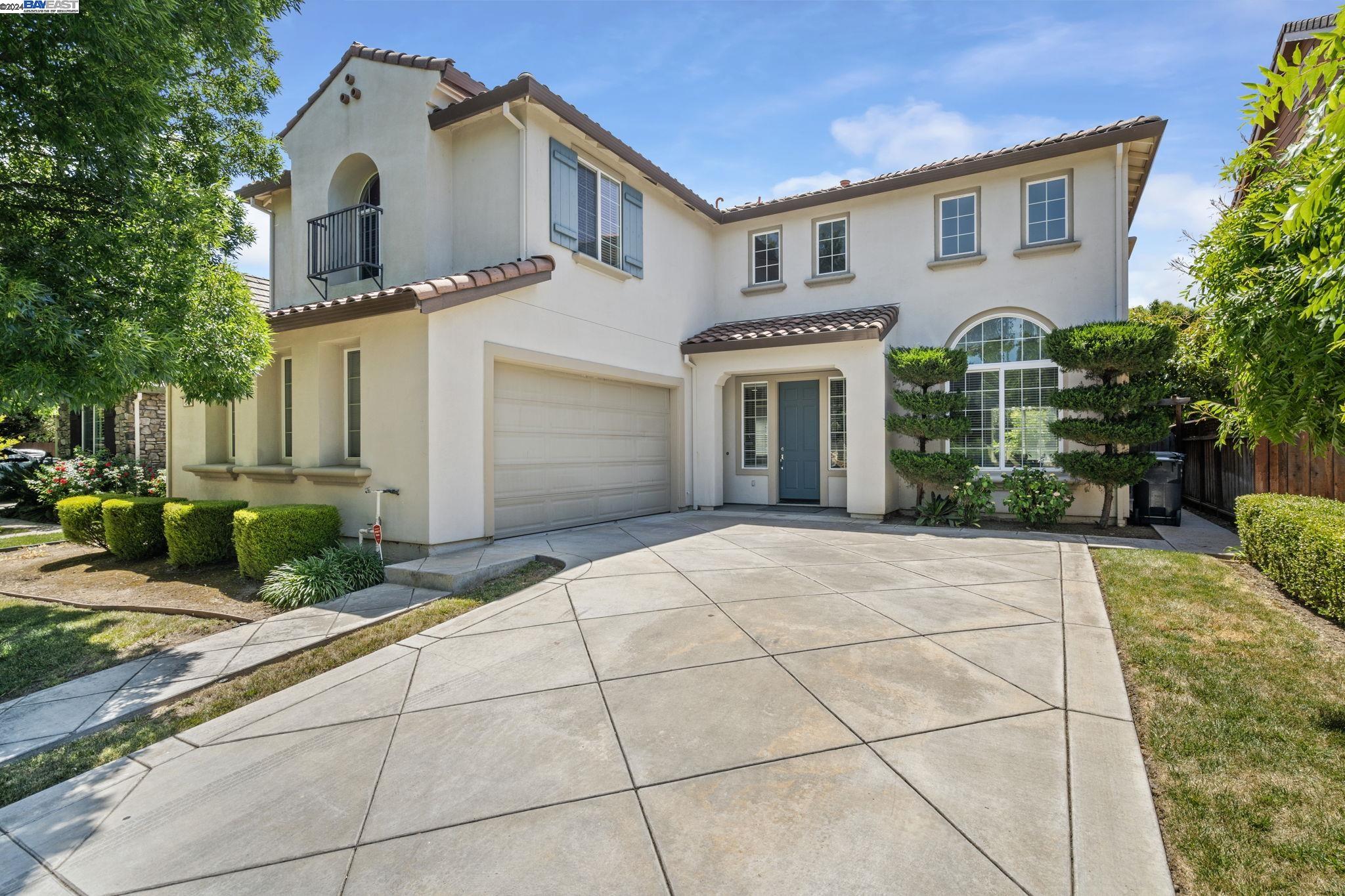 540 W Cancion Ct