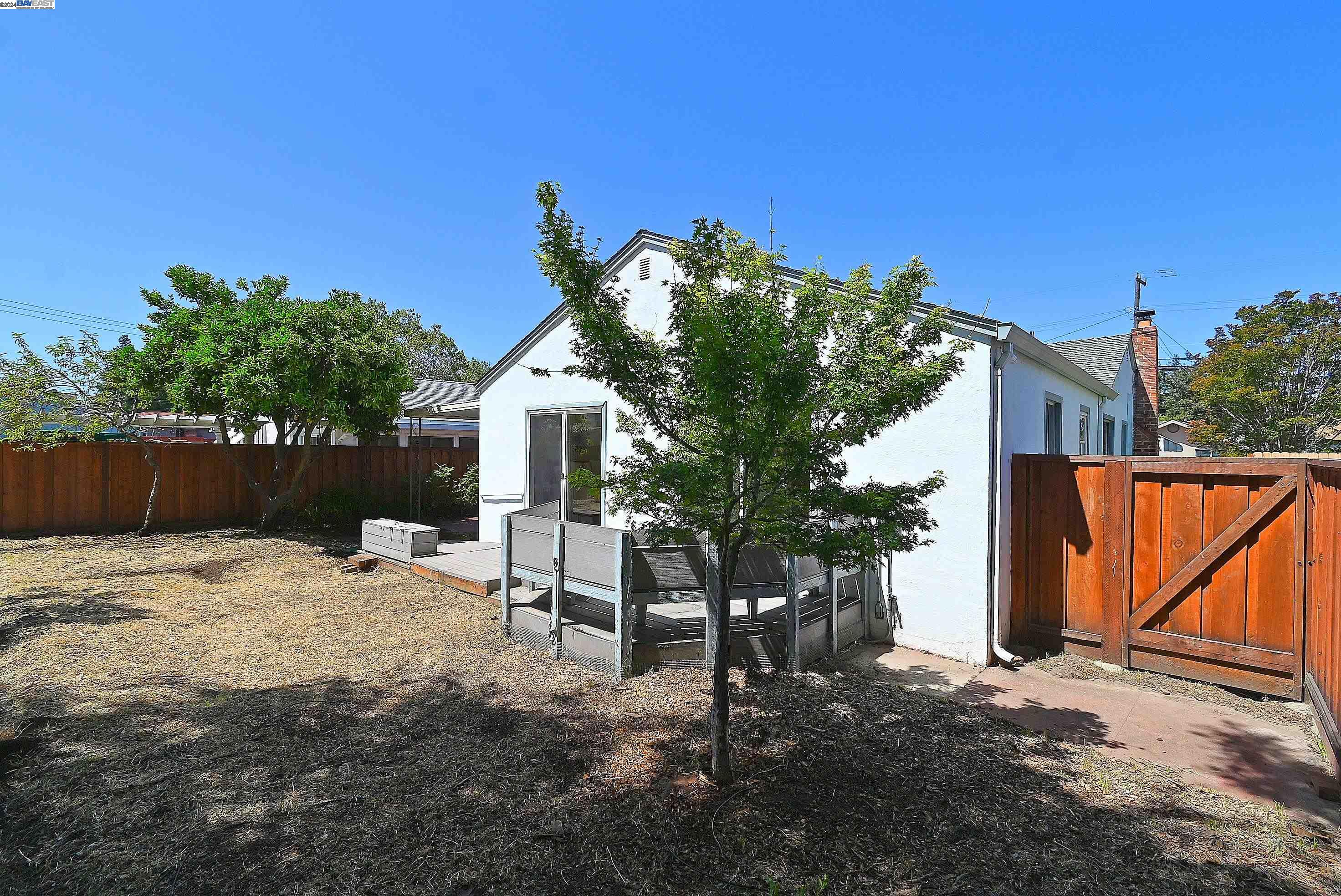 21968 Orange Ave