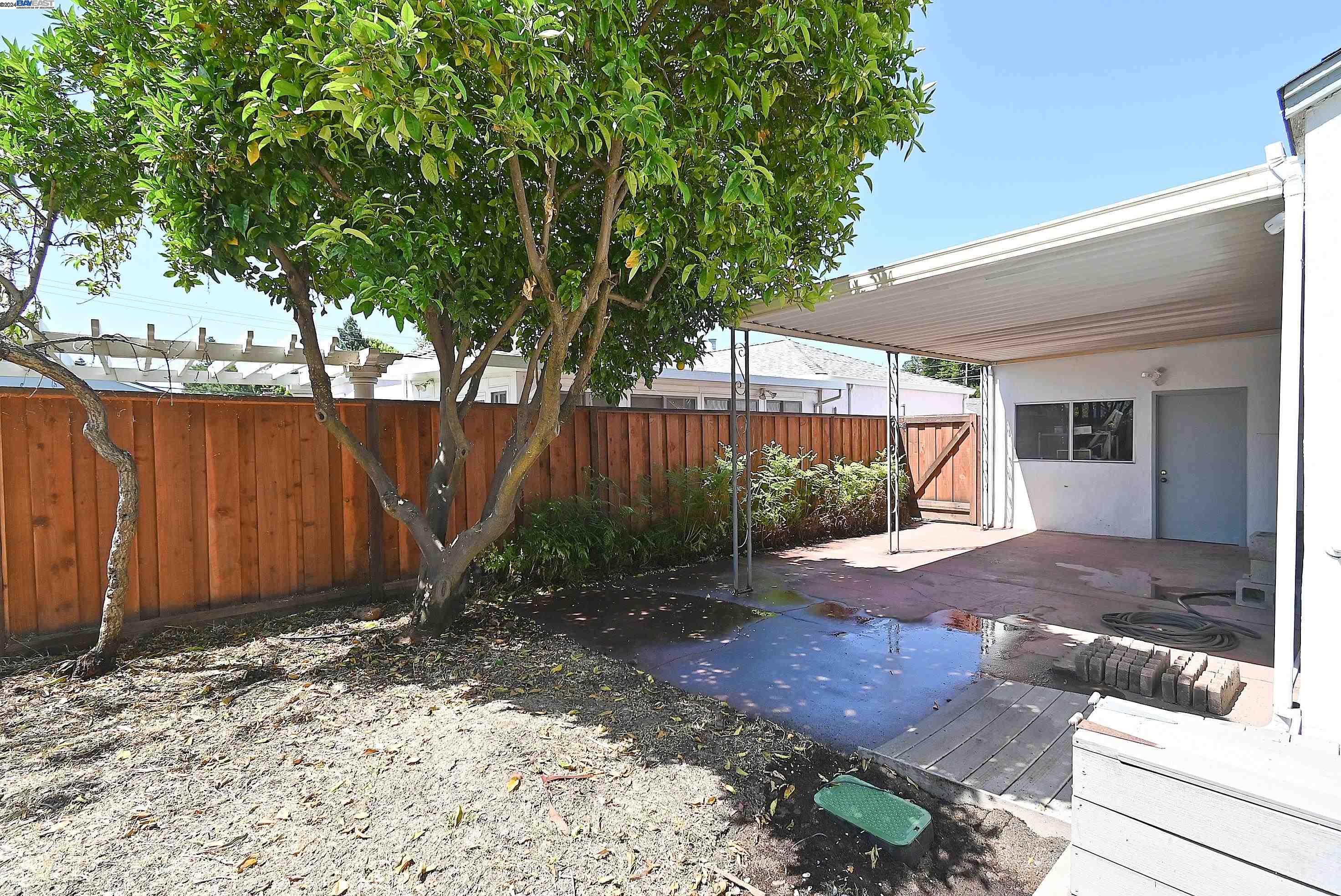21968 Orange Ave