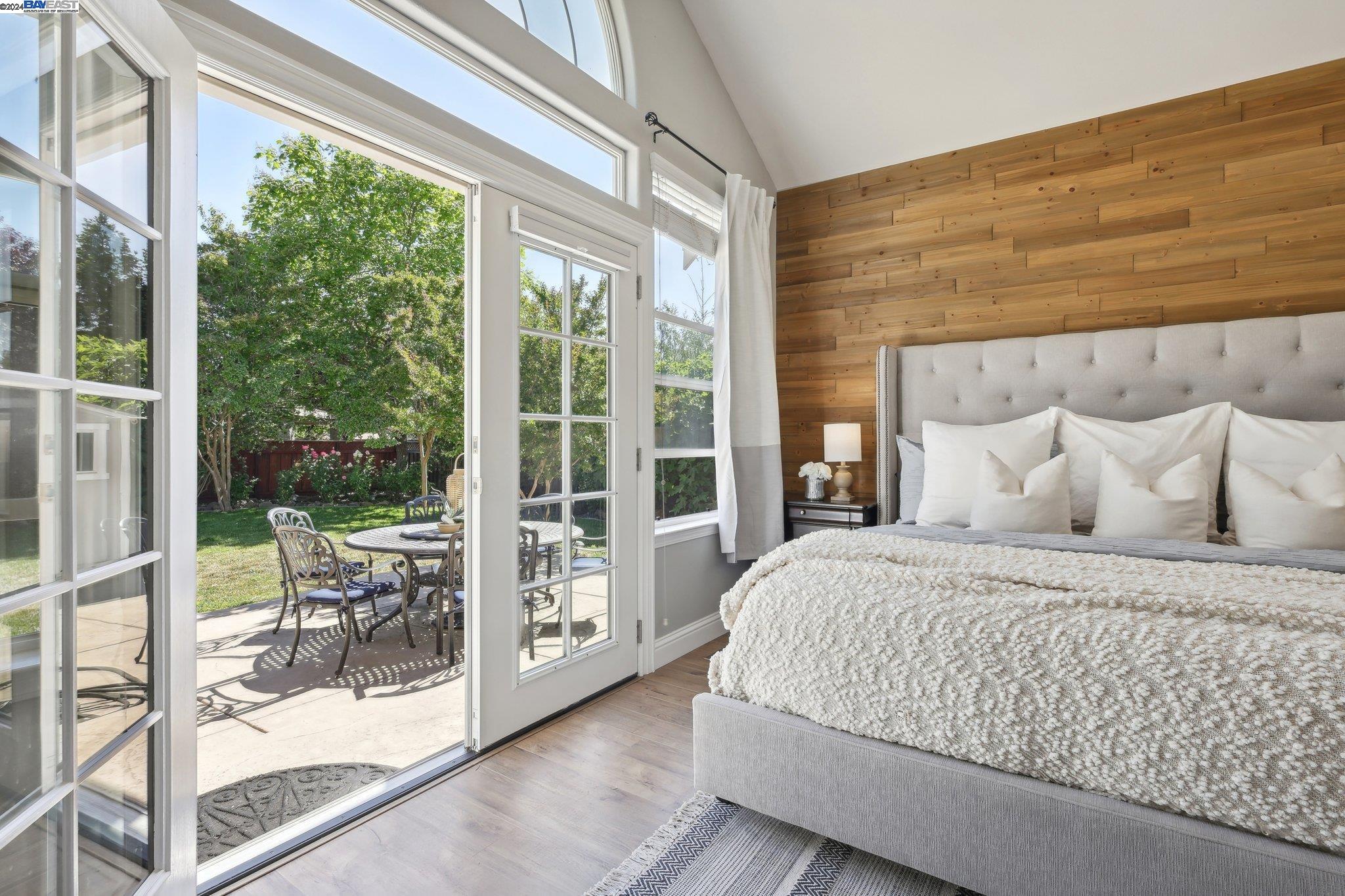 2393 Vintage Ln