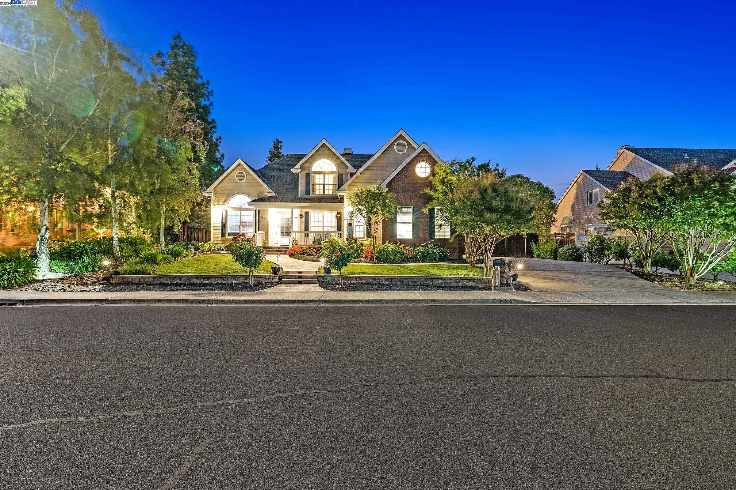 2393 Vintage Ln
