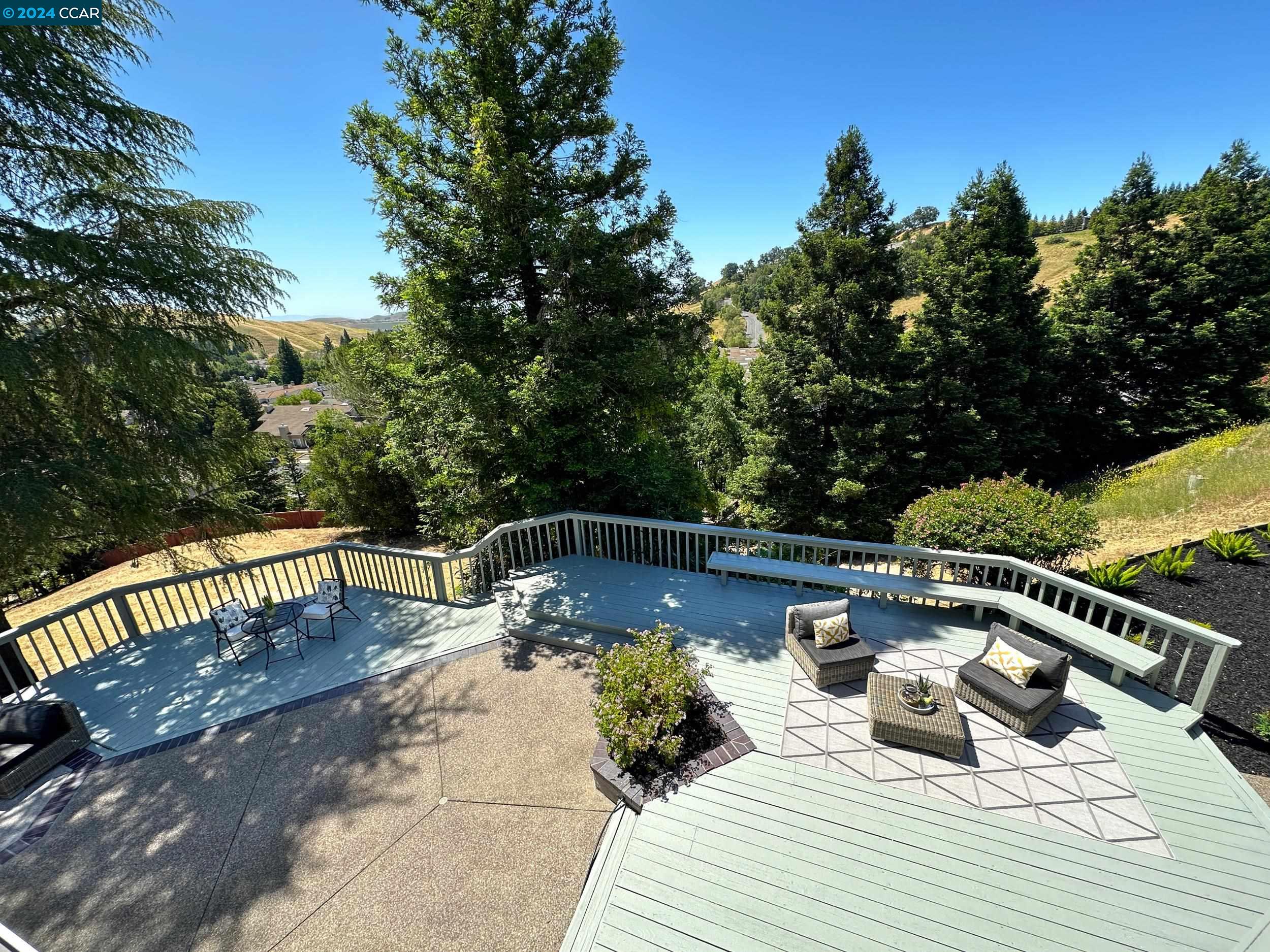 1265 Whispering Oaks Pl