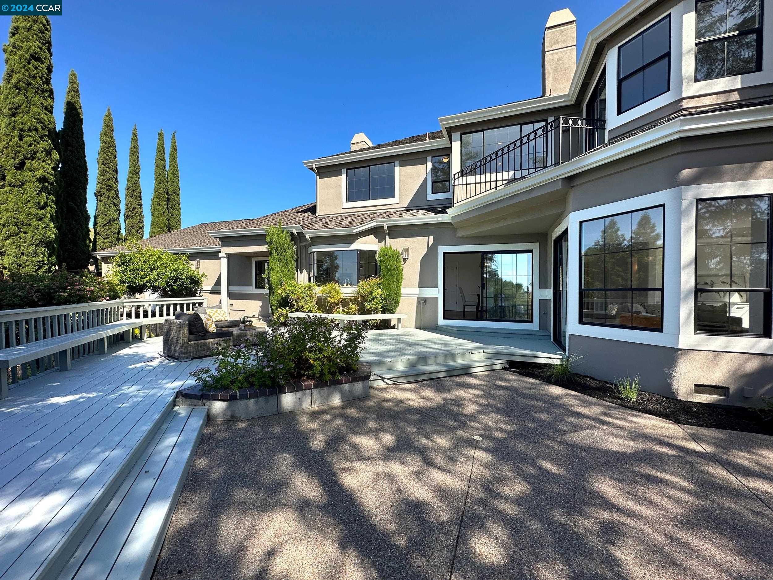 1265 Whispering Oaks Pl