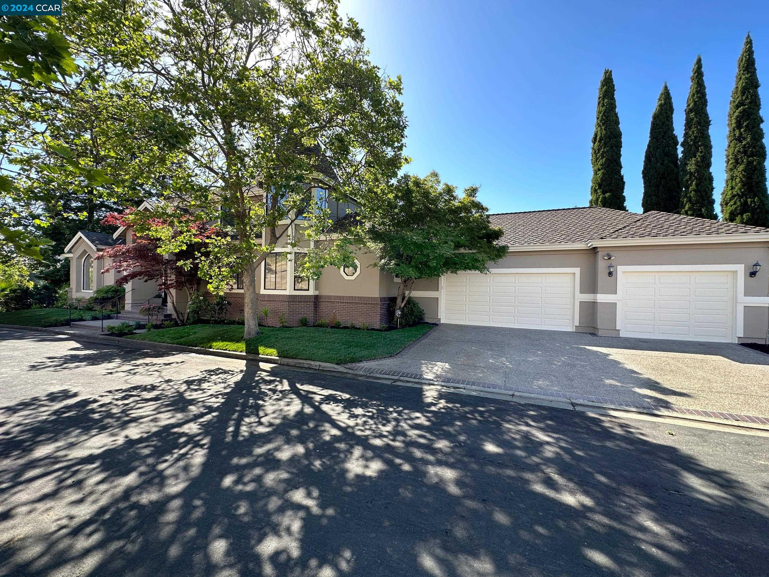 1265 Whispering Oaks Pl