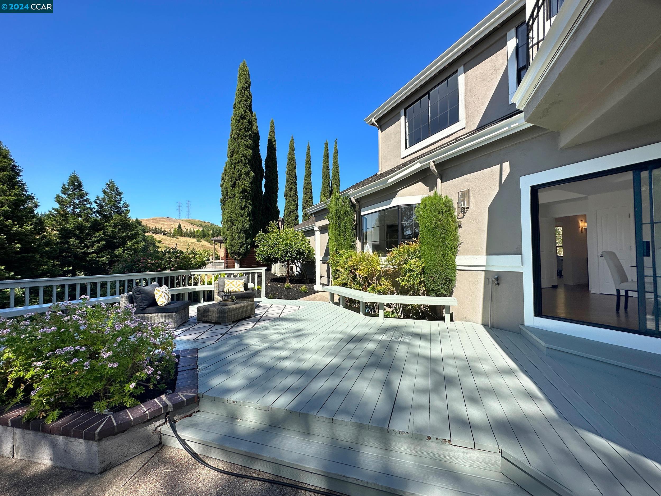 1265 Whispering Oaks Pl