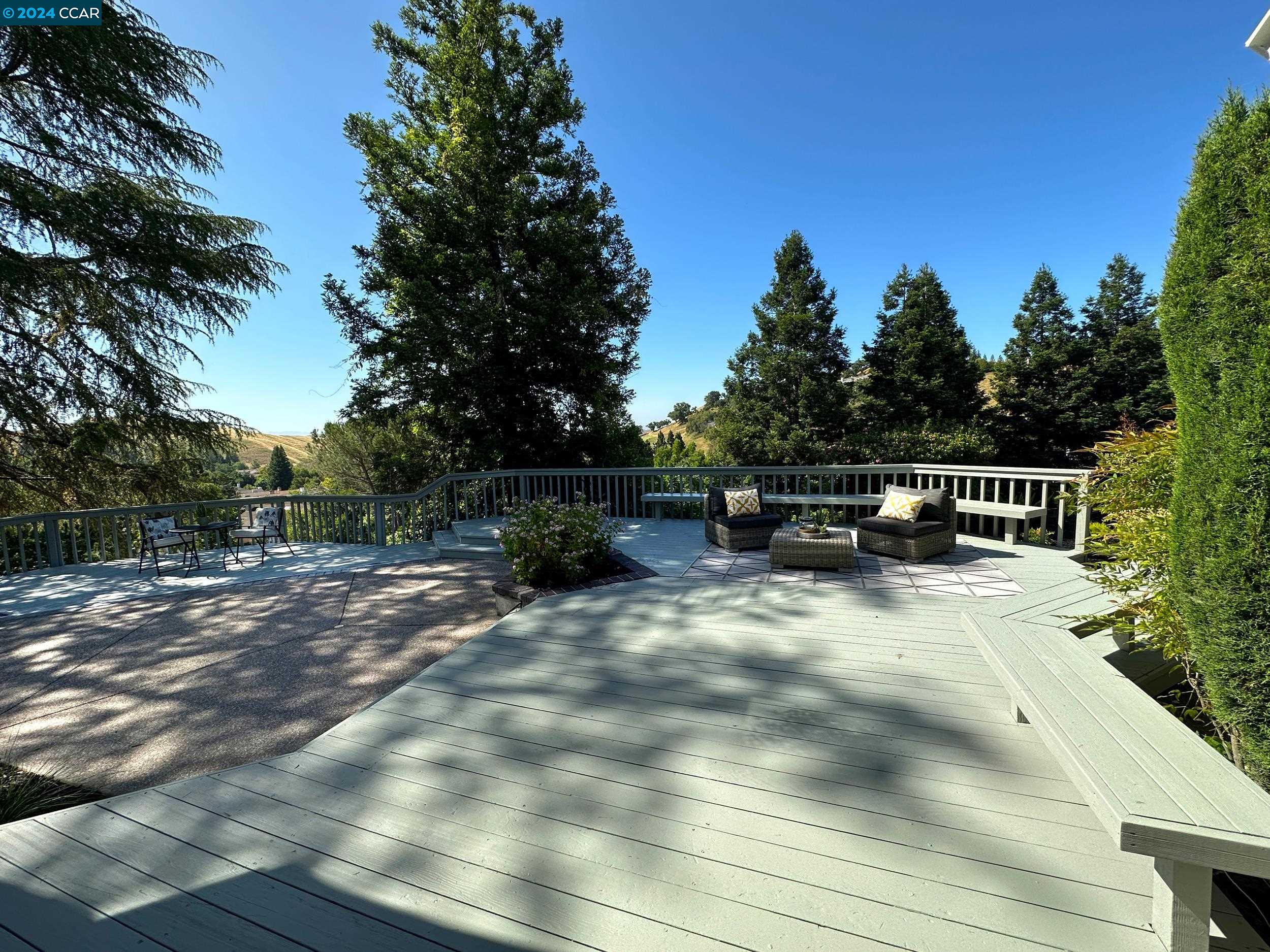 1265 Whispering Oaks Pl