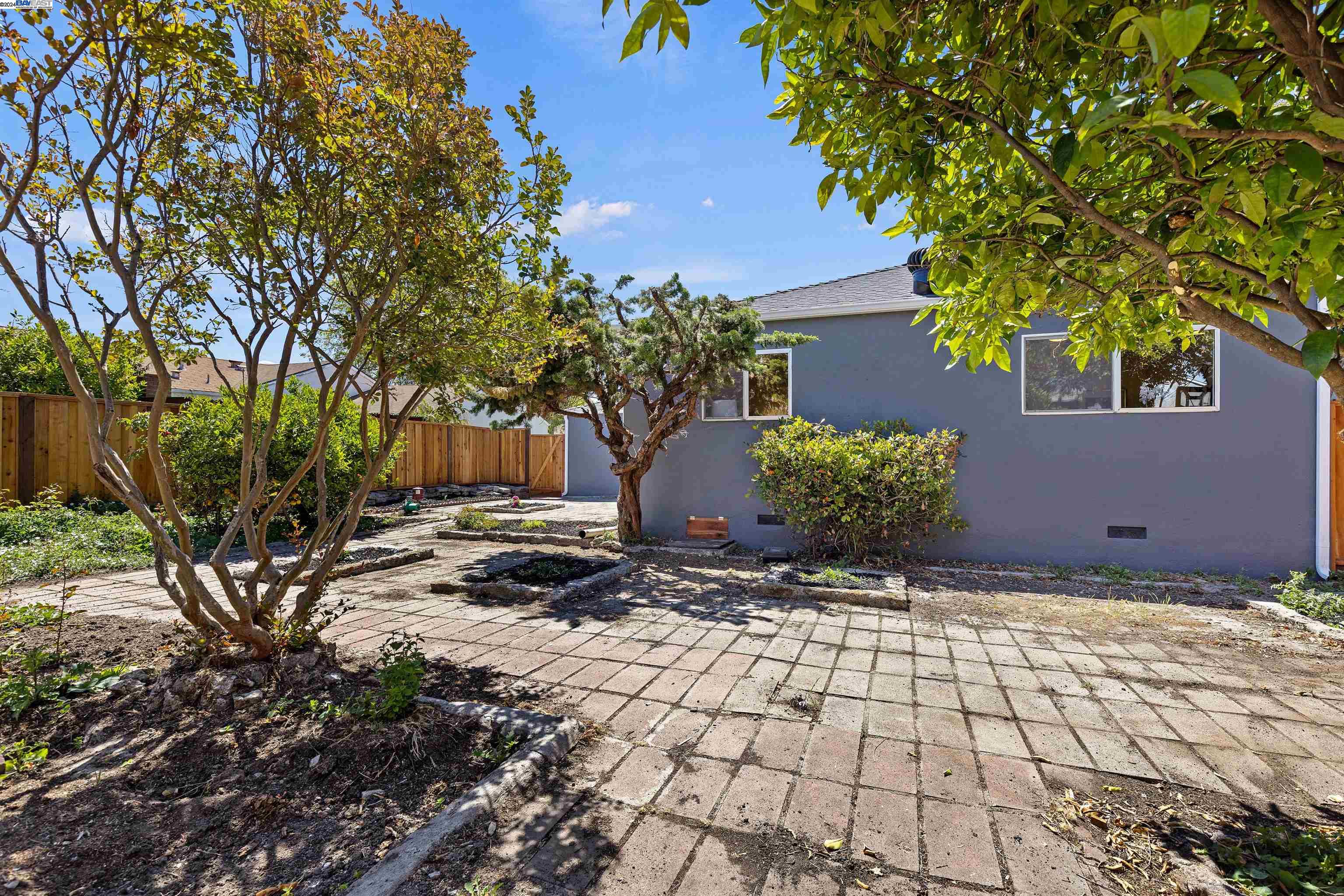 1559 Bandoni Ave