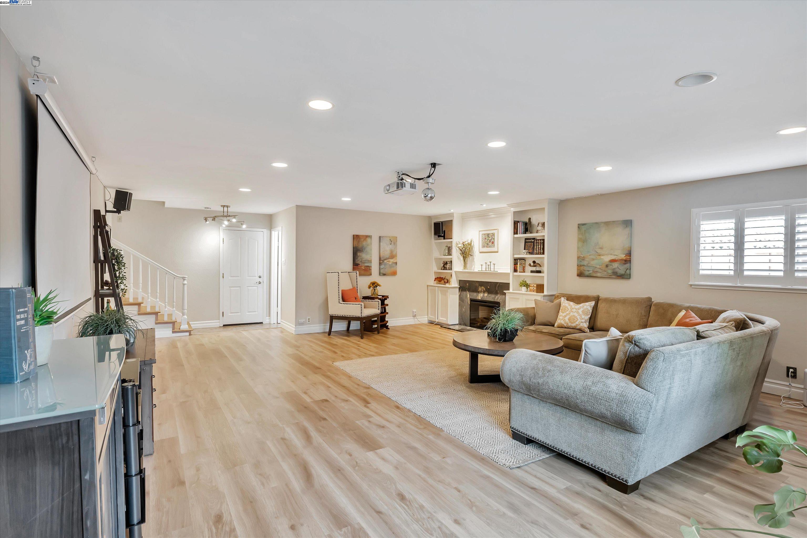 4492 Sandalwood Dr