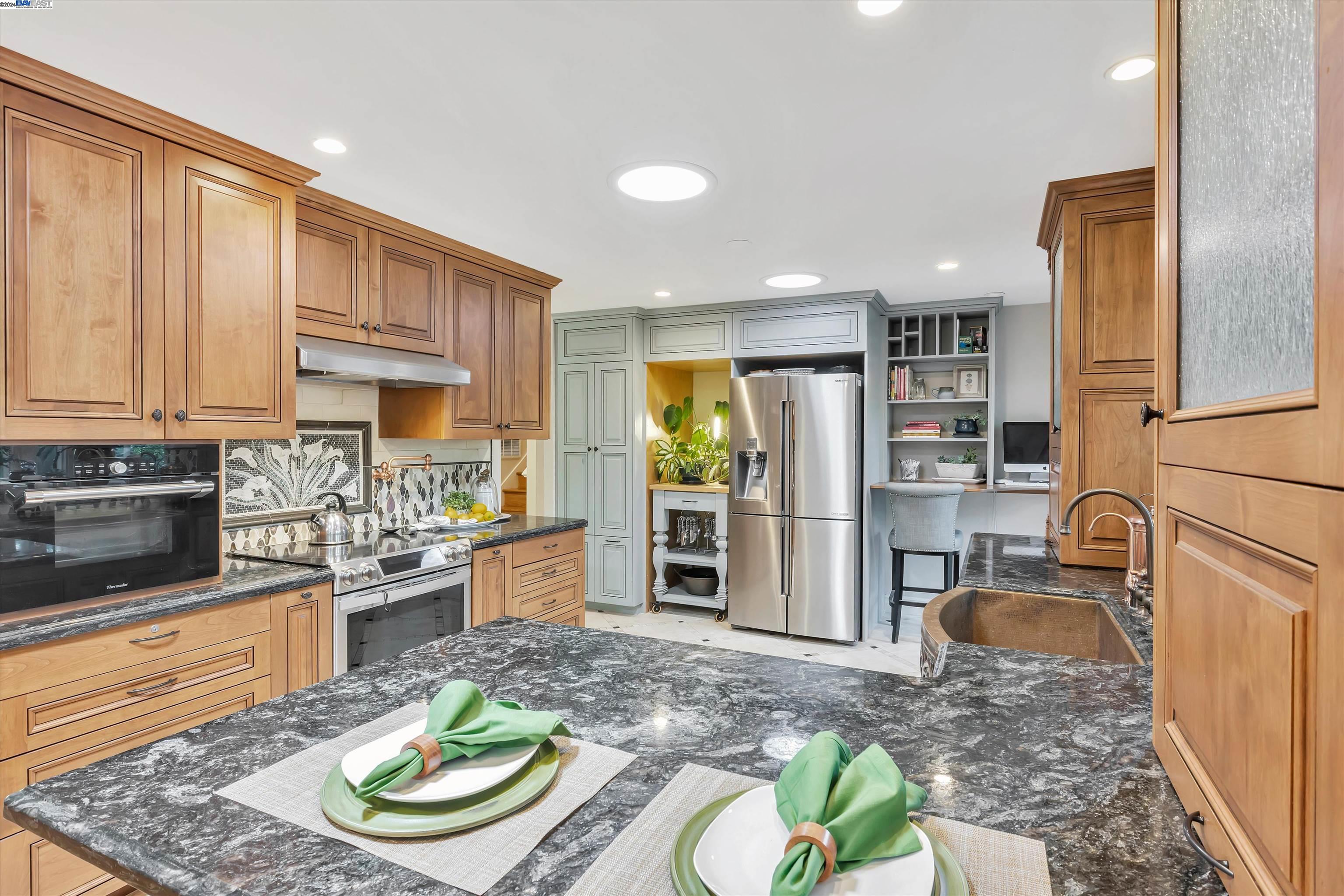 4492 Sandalwood Dr