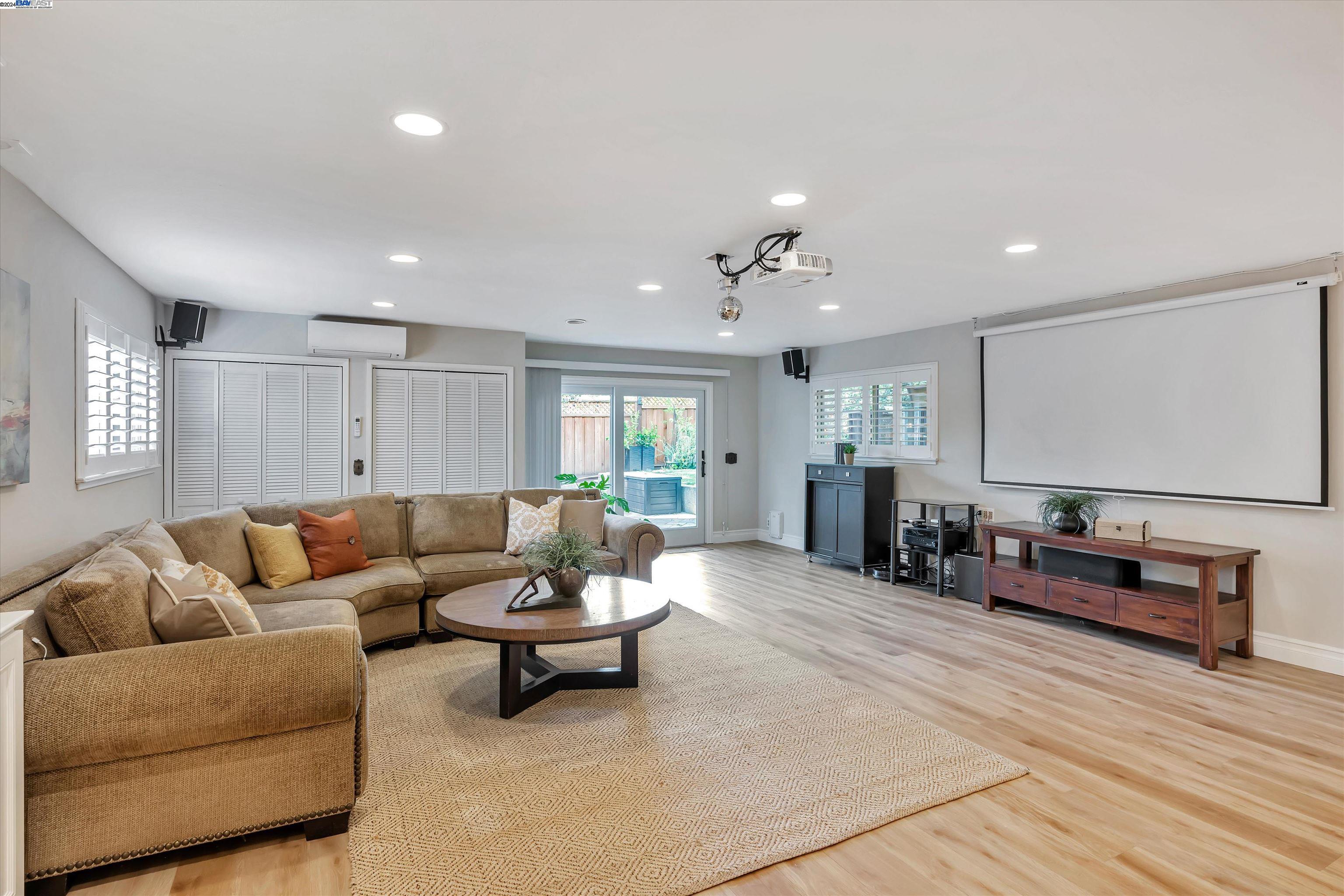 4492 Sandalwood Dr