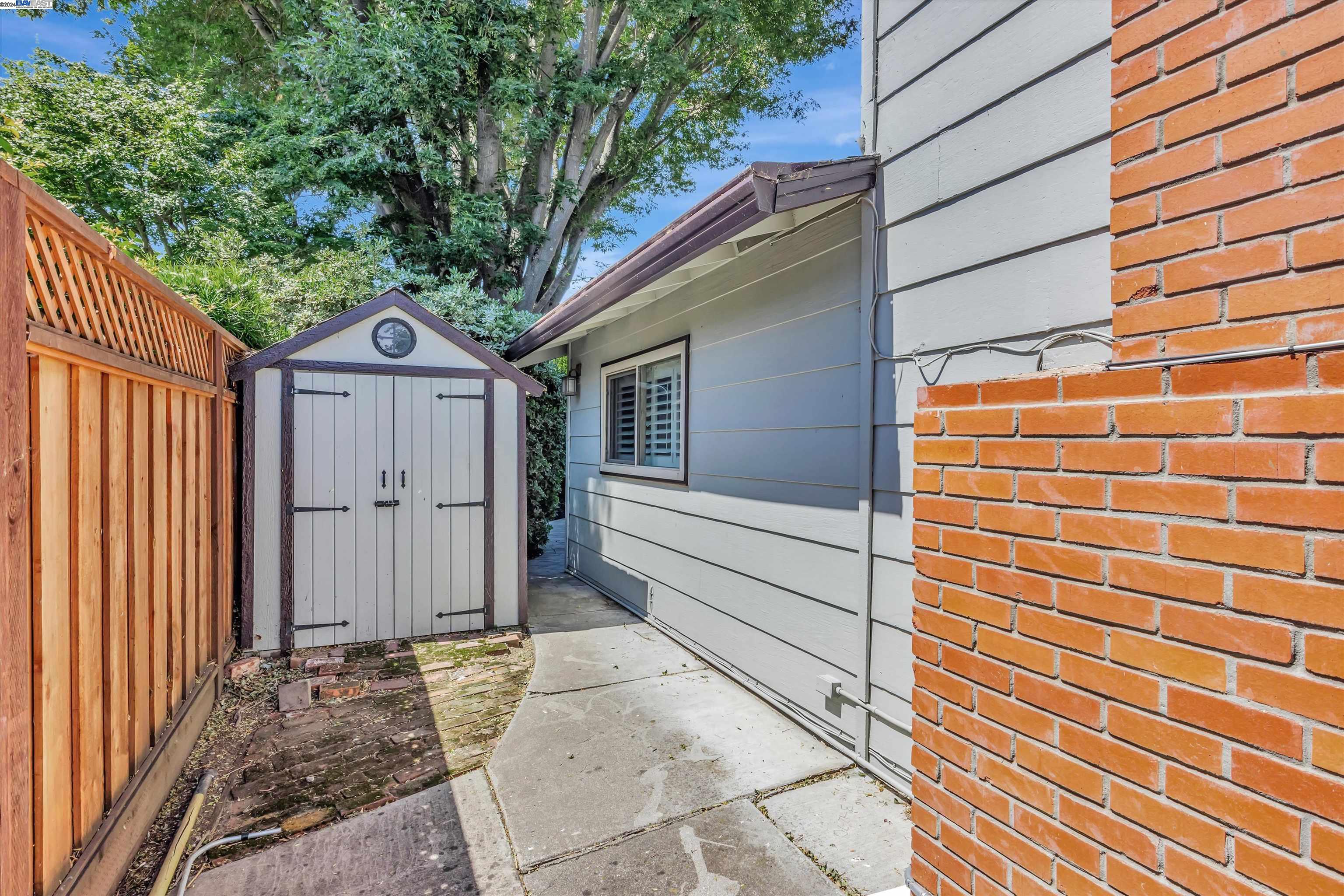 4492 Sandalwood Dr