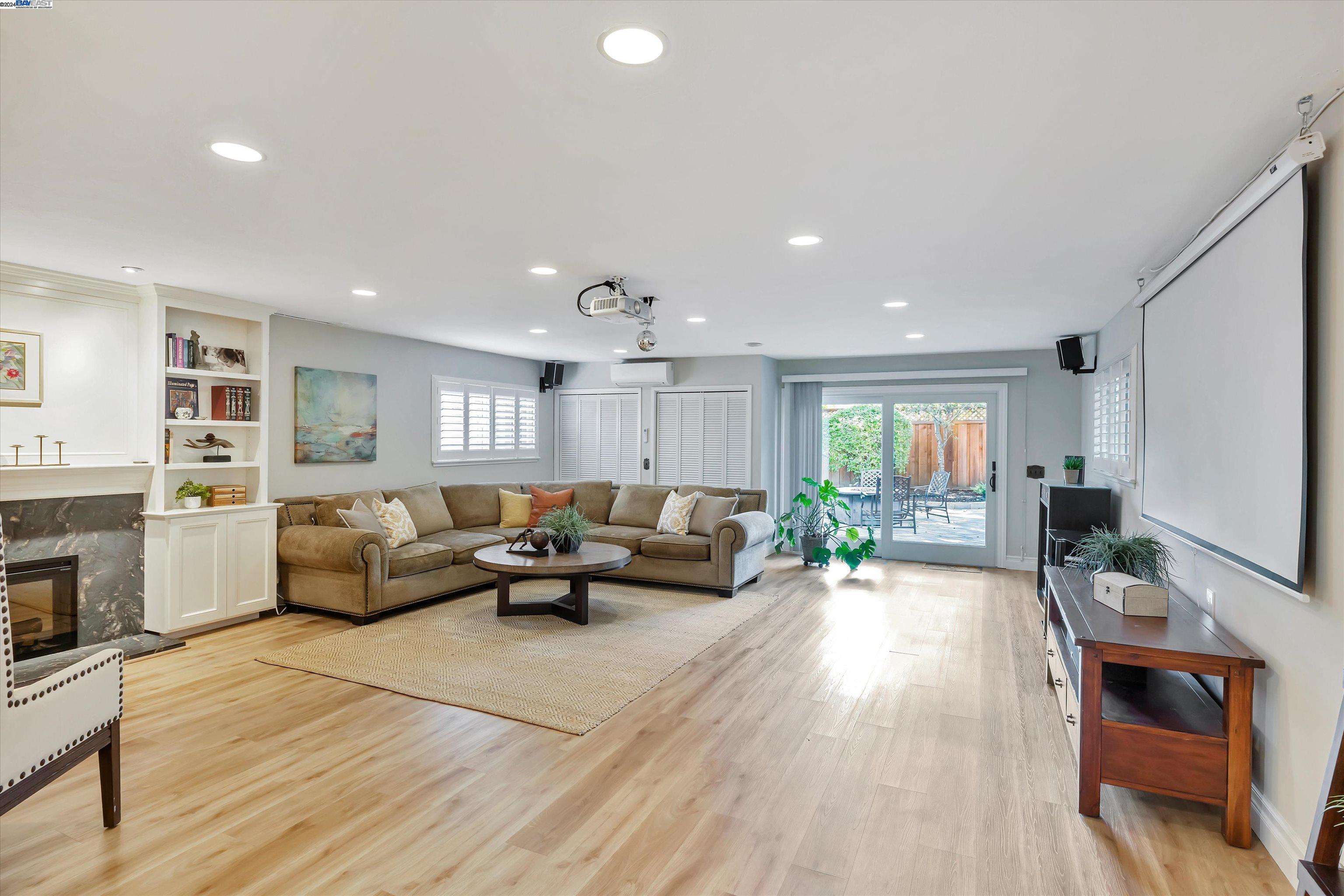 4492 Sandalwood Dr