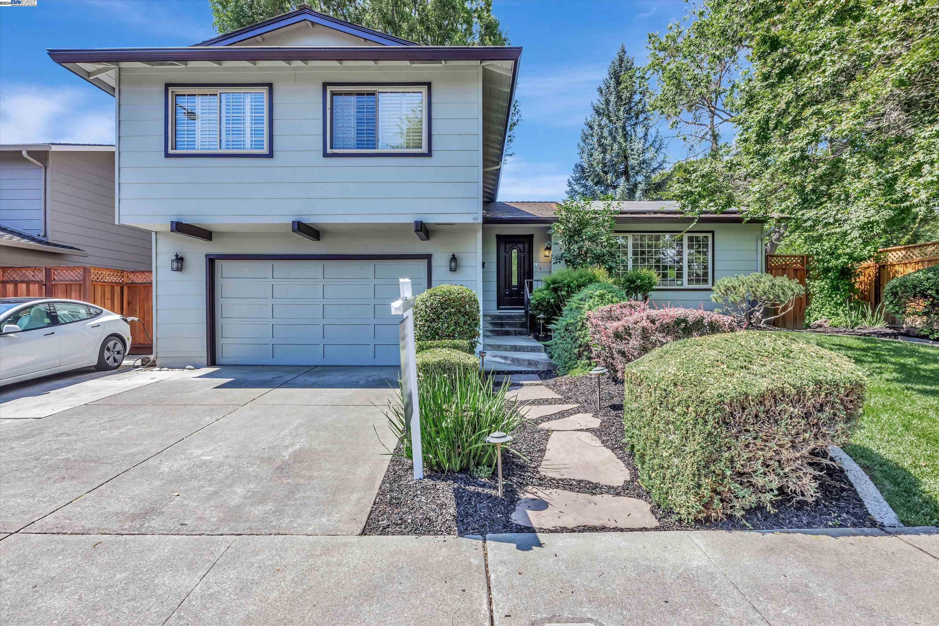 4492 Sandalwood Dr