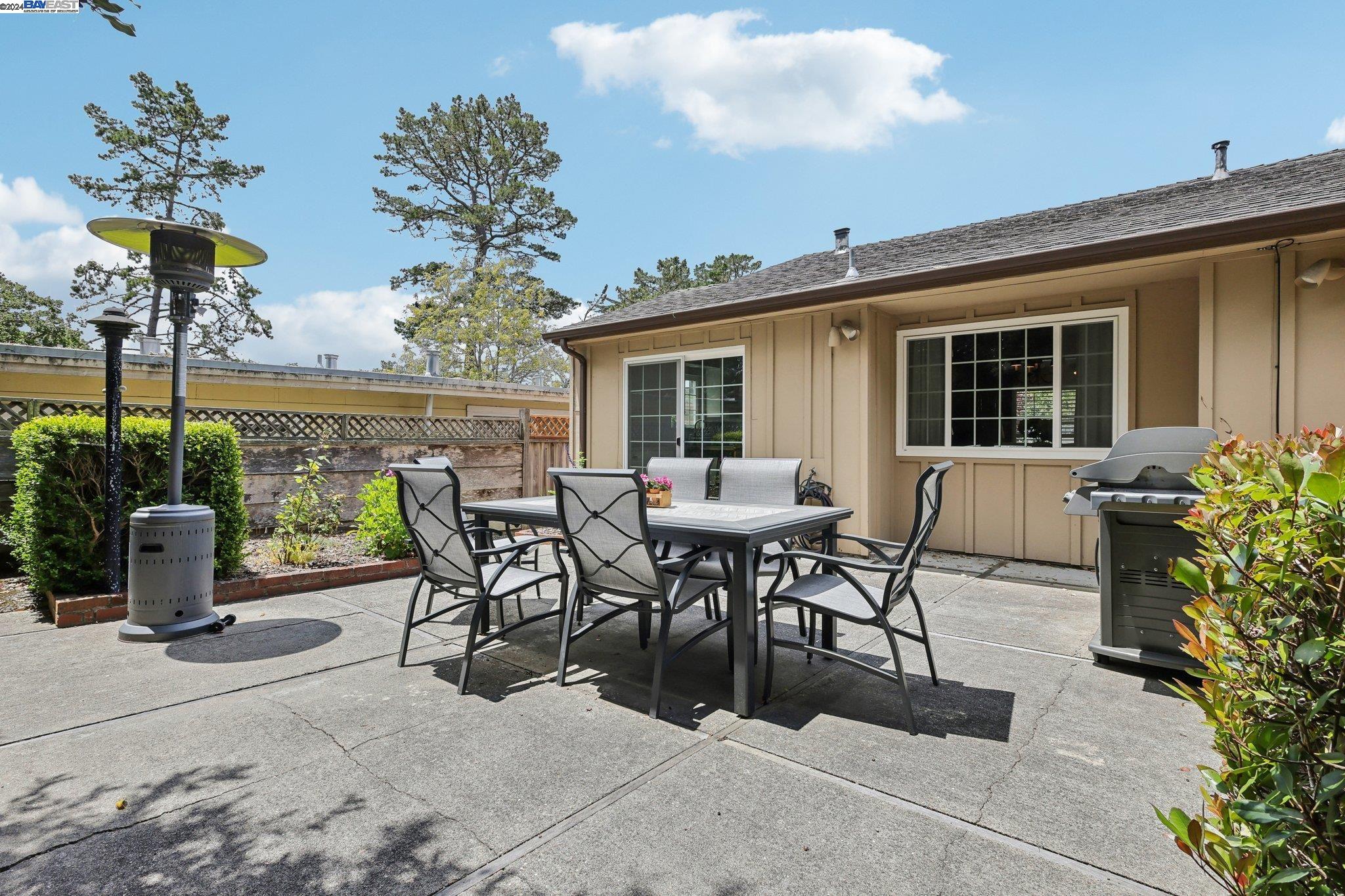 3 NE 4th Carpenter St