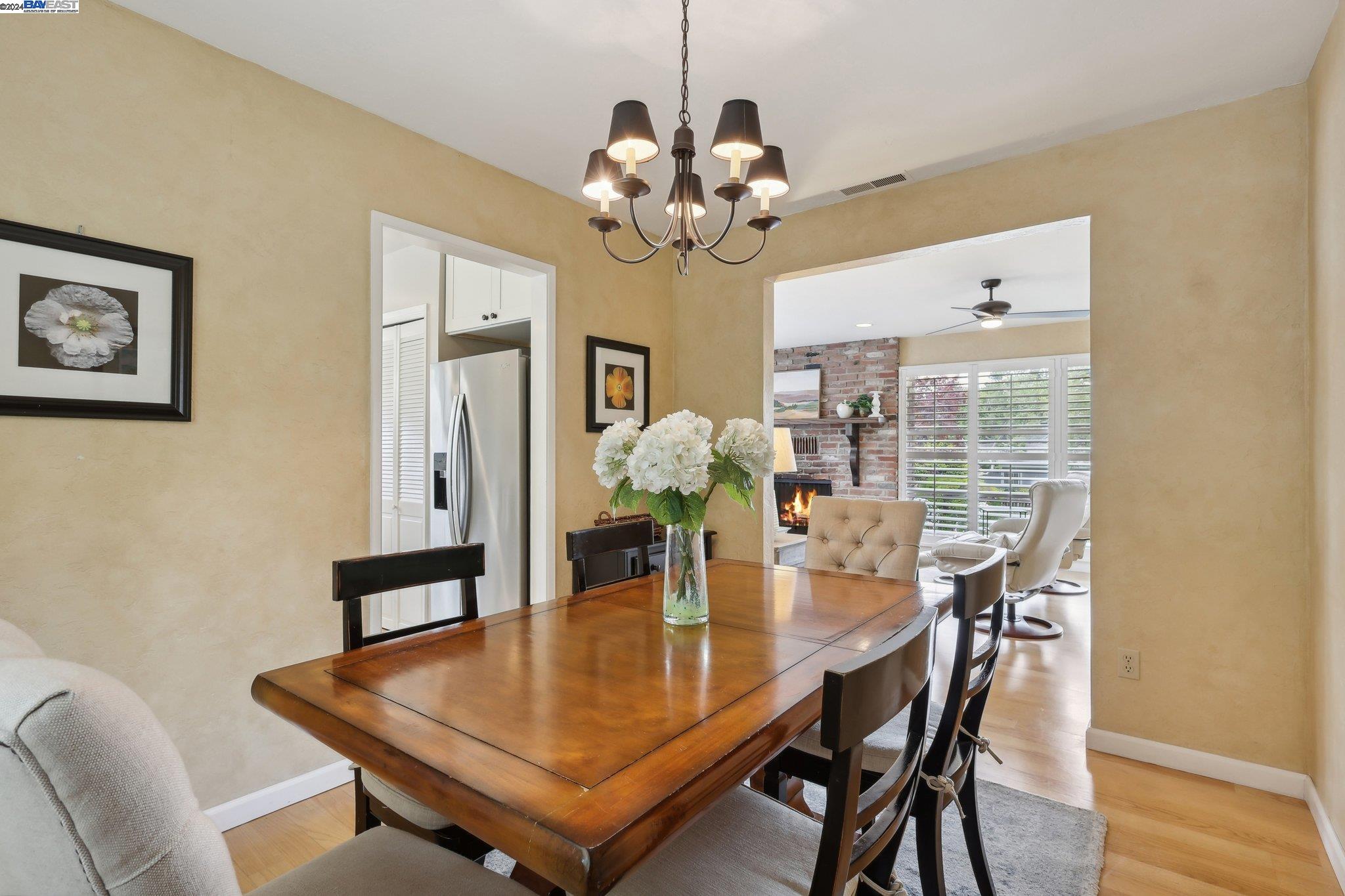 3 NE 4th Carpenter St