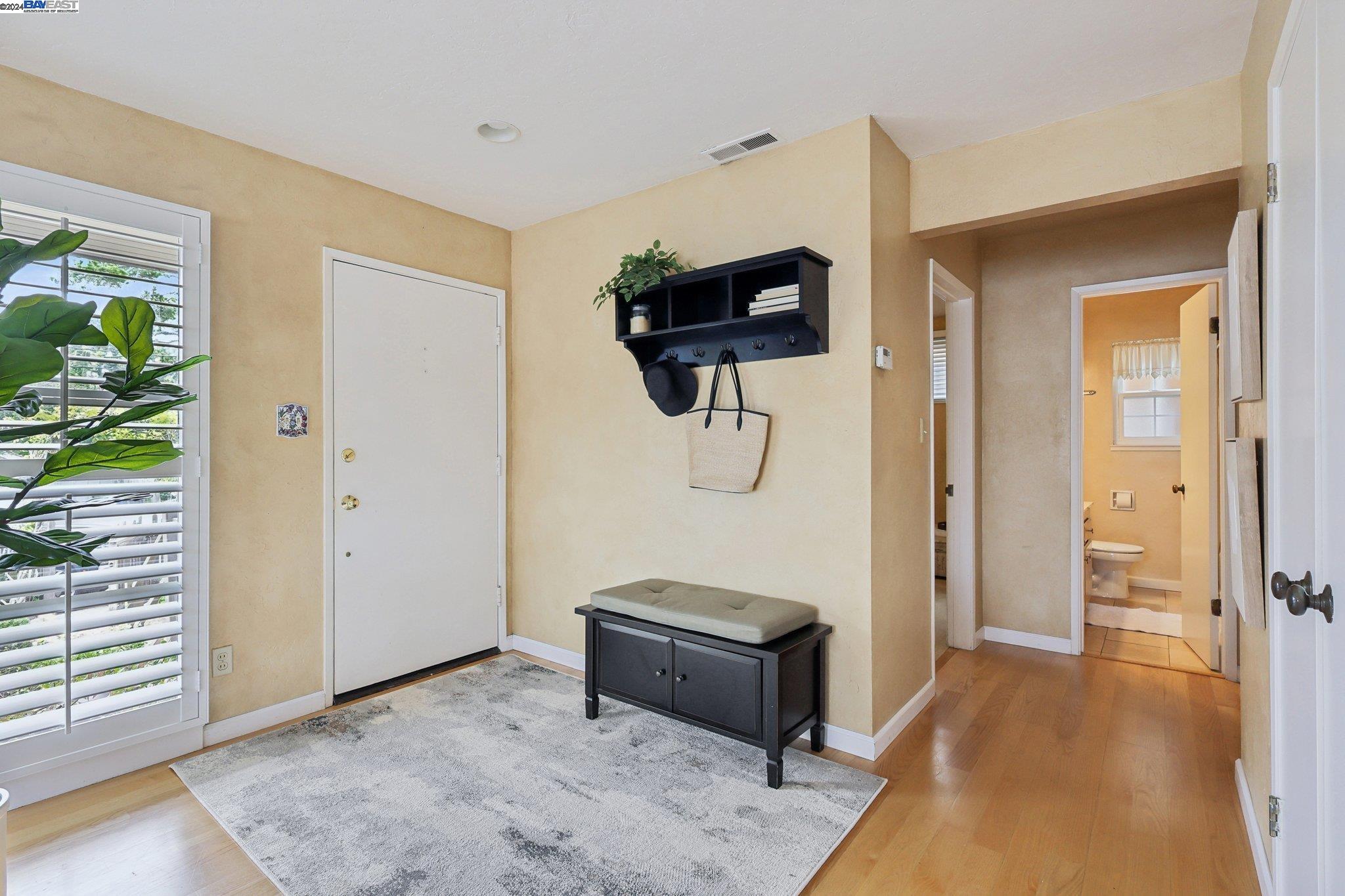 3 NE 4th Carpenter St